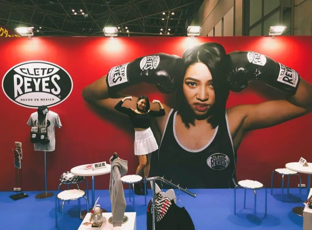 ハナキムラファンのインスタグラム：「Hana modelling for Cleto Reyes Boxing back in 2016 . . #hanakimura #木村花」