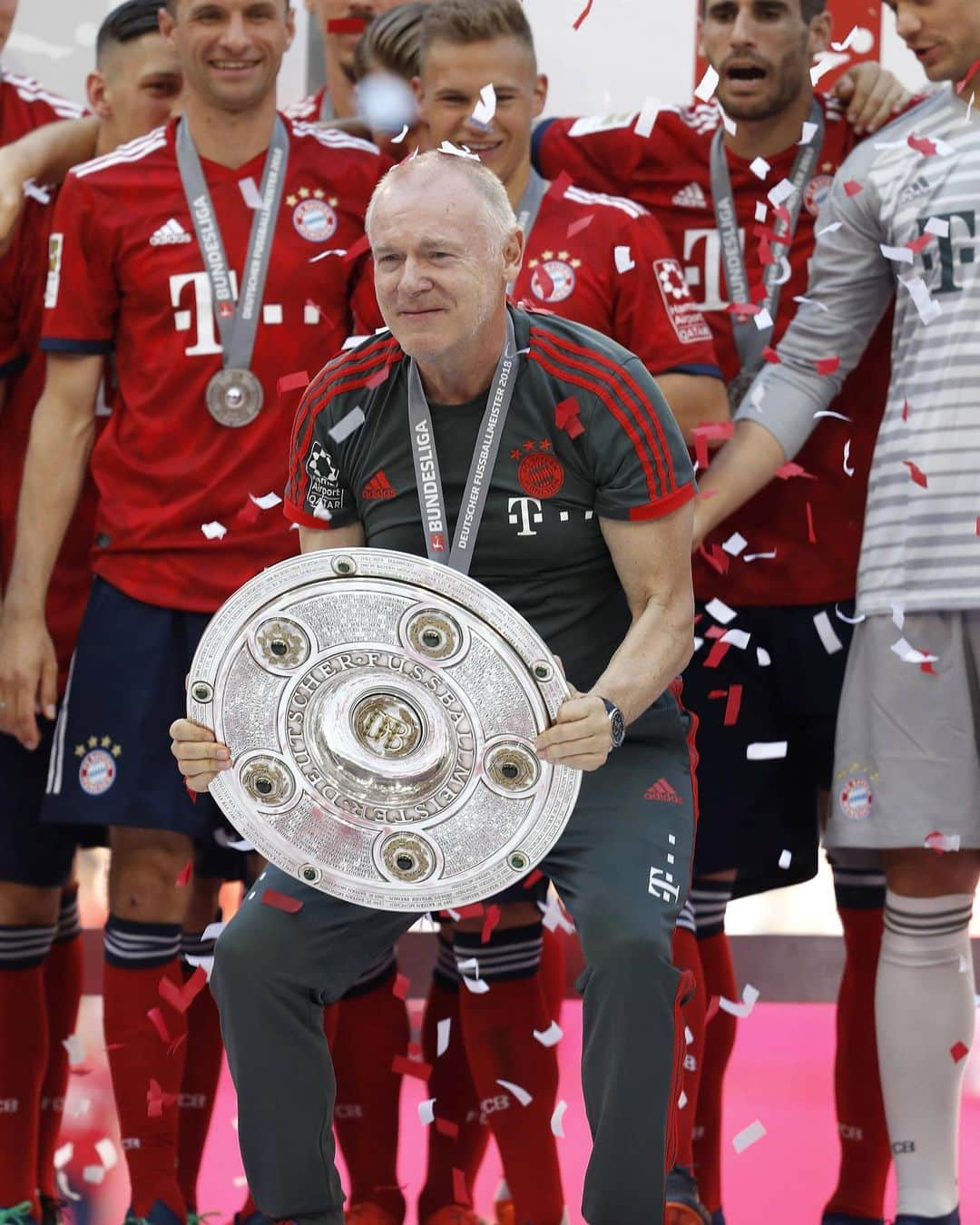 バイエルン・ミュンヘンさんのインスタグラム写真 - (バイエルン・ミュンヘンInstagram)「Wishing a very happy 69th birthday to the Tiger, Hermann #Gerland! 🐯🎊  #FCBayern #MiaSanMia」6月4日 15時45分 - fcbayern