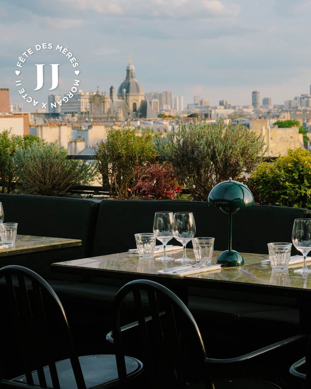 のインスタグラム：「• CONCOURS TERMINÉ •   CONCOURS FÊTE DES MÈRES by Morgan ♡  C'est le jour J ! À l'occasion de la fête des mères, nous nous associons au superbe restaurant @actedeux_paris, situé dans l'un des plus beaux quartiers de la capitale, pour vous offrir un repas pour 2 💗  Pour participer : 🍴 Abonnez-vous à notre compte et à celui de @actedeux_paris 🍴 Likez la publication et invitez la personne avec qui vous aimeriez y aller en commentaire (votre maman, votre sœur, votre amie, votre amoureux...) 🍴 Bonus : Partagez la publication en story en nous identifiant  Bonne chance 💗  #MorganDeToi #FeteDesMeres #Concours #Gift  * La gagnante sera annoncée et contactée le 06/06 ** Déjeuner ou diner comprenant une entrée, un plat, un dessert et une demi-bouteille de vin par personne *** Valable du mercredi au dimanche jusqu'au 4 Septembre 2023」