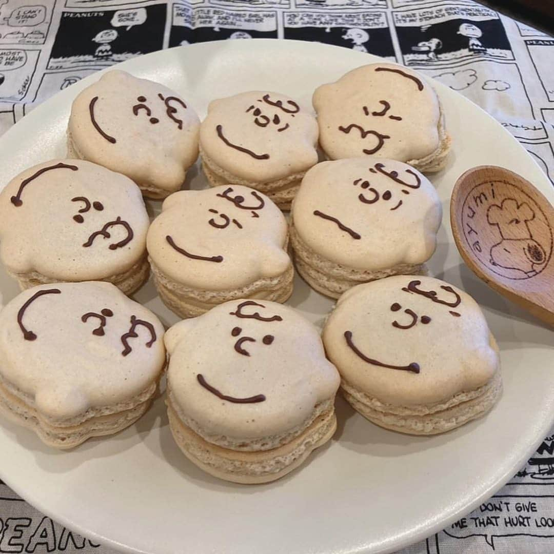 R i R y (リリー)さんのインスタグラム写真 - (R i R y (リリー)Instagram)「『キャラ系マカロン🍪🥣』  可愛すぎるキャラ系マカロン🤎 ぜひおうちカフェの参考にしてみてね👩‍🍳  ✴︎---------------✴︎---------------✴︎  ▶▶掲載する写真を募集中📸 カワイイ写真が撮れたら、@velle.jp をタグ付けするか、ハッシュタグ #velle_jp をつけて投稿してみてね✨ velle編集部と一緒にカワイイで溢れるvelleを創っていこう😚  ✴︎---------------✴︎---------------✴︎  #スヌーピー #スヌーピーマカロン #ミッフィー #ミッフィーマカロン #おうちカフェ #カフェ好きな人と繋がりたい #お菓子作り #マカロン #マカロン作り #手作りお菓子 #手作りマカロン #キャラスイーツ #おうちカフェ #ホームカフェ #キャラマカロン #マイクマカロン  #たべっ子どうぶつガチャ #ディズニーマカロン #手作りマカロン #マカロン手作り #キャラマカロン #動物マカロン #トゥンカロン #トゥンカロン作り」6月4日 18時00分 - velle.jp