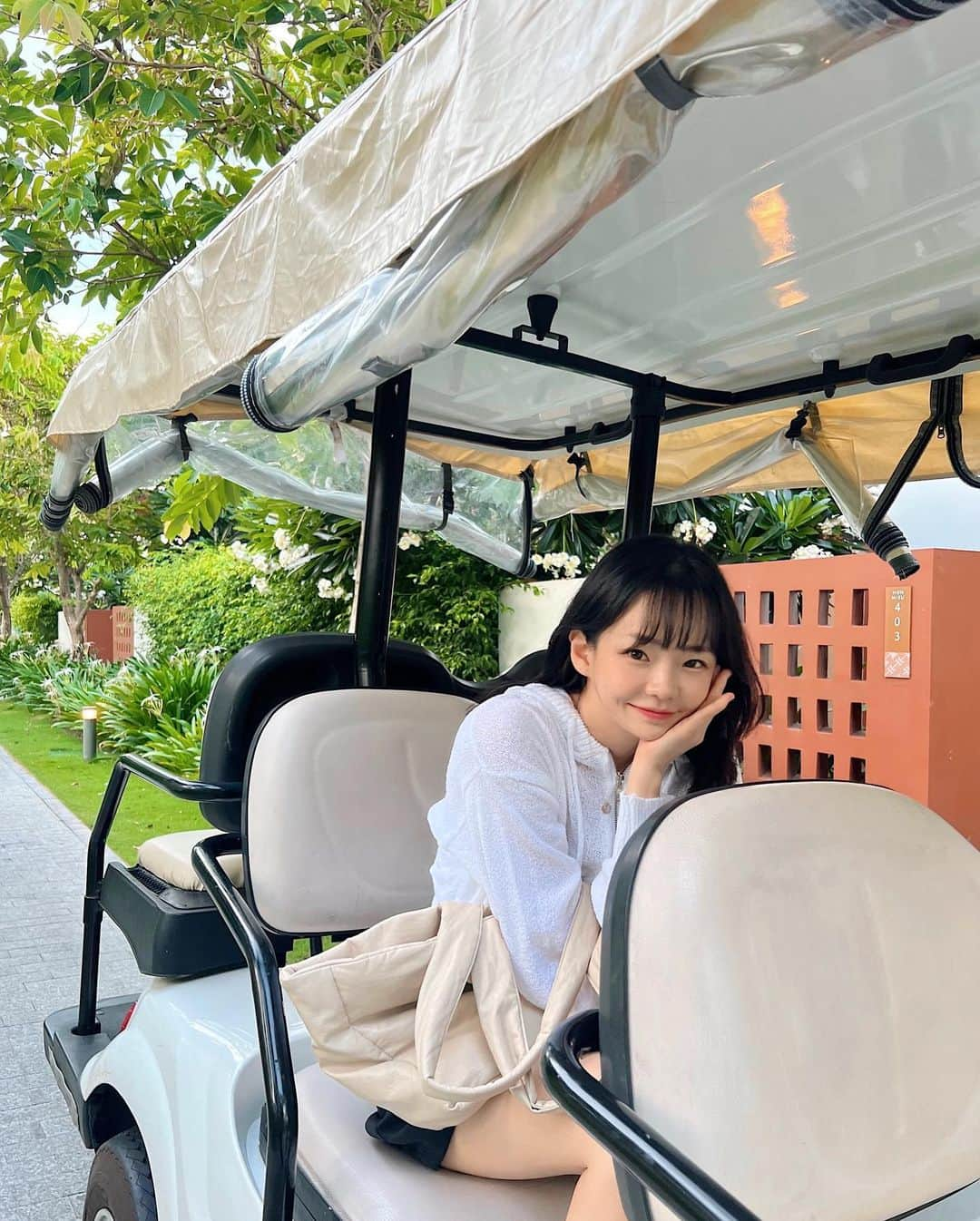 ヨンジュさんのインスタグラム写真 - (ヨンジュInstagram)「히히 여유로와 🫶🏻🩵 #nhatrang #vietnam」6月4日 16時03分 - yeondukong