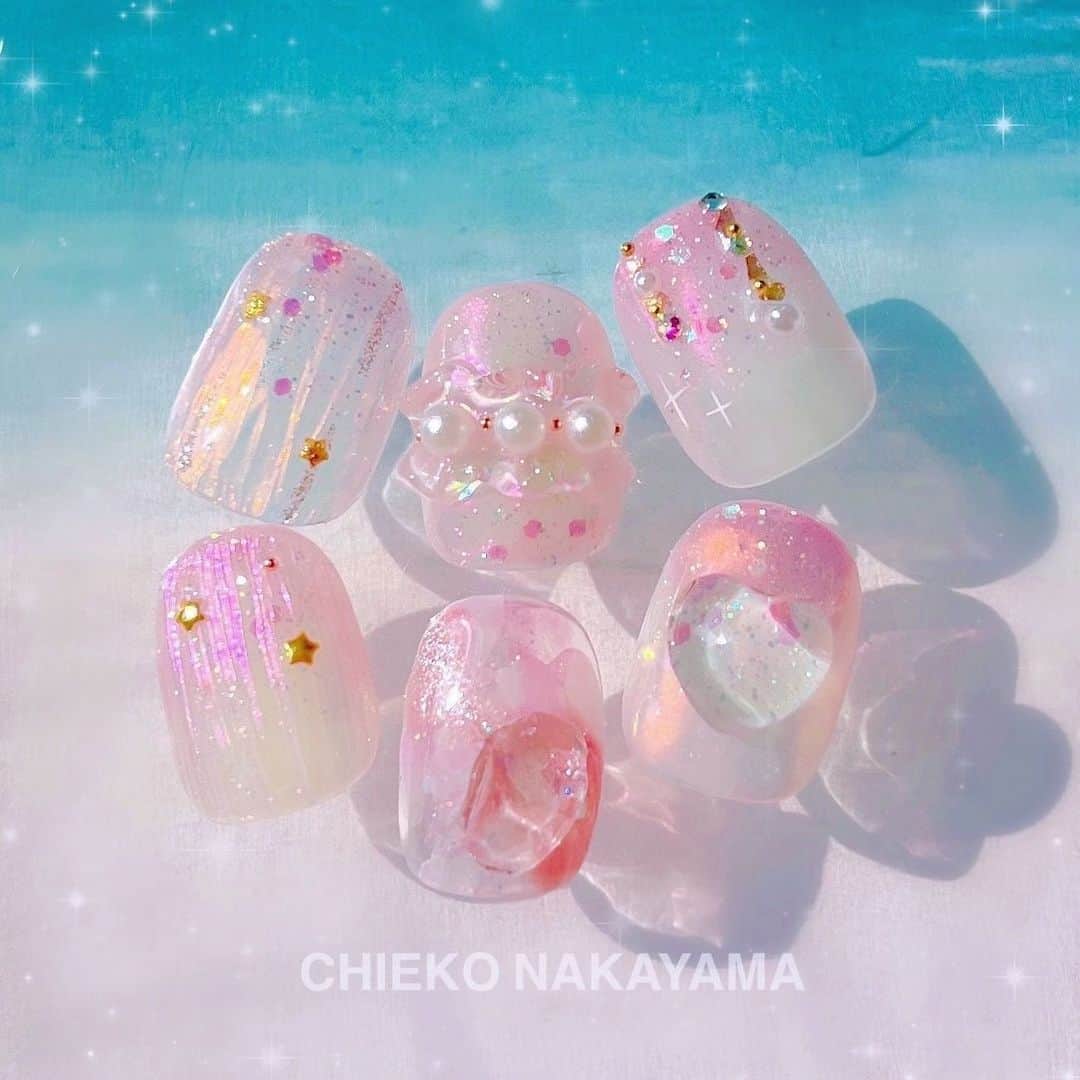 なかやまちえこのインスタグラム：「6月9日TAT広島店⠀ ネイル1本体験はこちらのきらきらぴんくデザインです！⠀ ⠀ はじめての広島！！ たくさんの方にお会いできたら嬉しいです！！！⠀ よろしくお願い致します🫧⠀ ⠀ ご質問頂いておりましたTAT広島店さんはネイルプロの方のみご来店いただけます🥲すみません…⠀ ⠀ @tat_by_bzone.hiroshima ⠀ @preanfaseminar ⠀ #nail #nails #nailart #ネイル #美甲 #ネイルアート  #japanesenailart #manucure #japanesenails #manicurist #gelnails #أظافر #네일아트 #미용  #เพ้นท์เล็บ #artedeuñas #เพ้นท์เล็บเจล #ジェルネイルデザイン #ネイルデザイン #nagelkunst #ゆめかわ #ゆめかわネイル #かわいい #かわいいネイル」