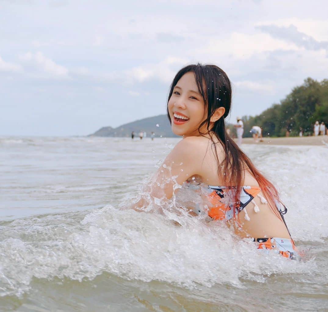 ビーム先生のインスタグラム：「ขอให้พรุ่งนี้เป็นวันที่ดี 明日がいいひでありますように  #タイ　#タイの海　#海」