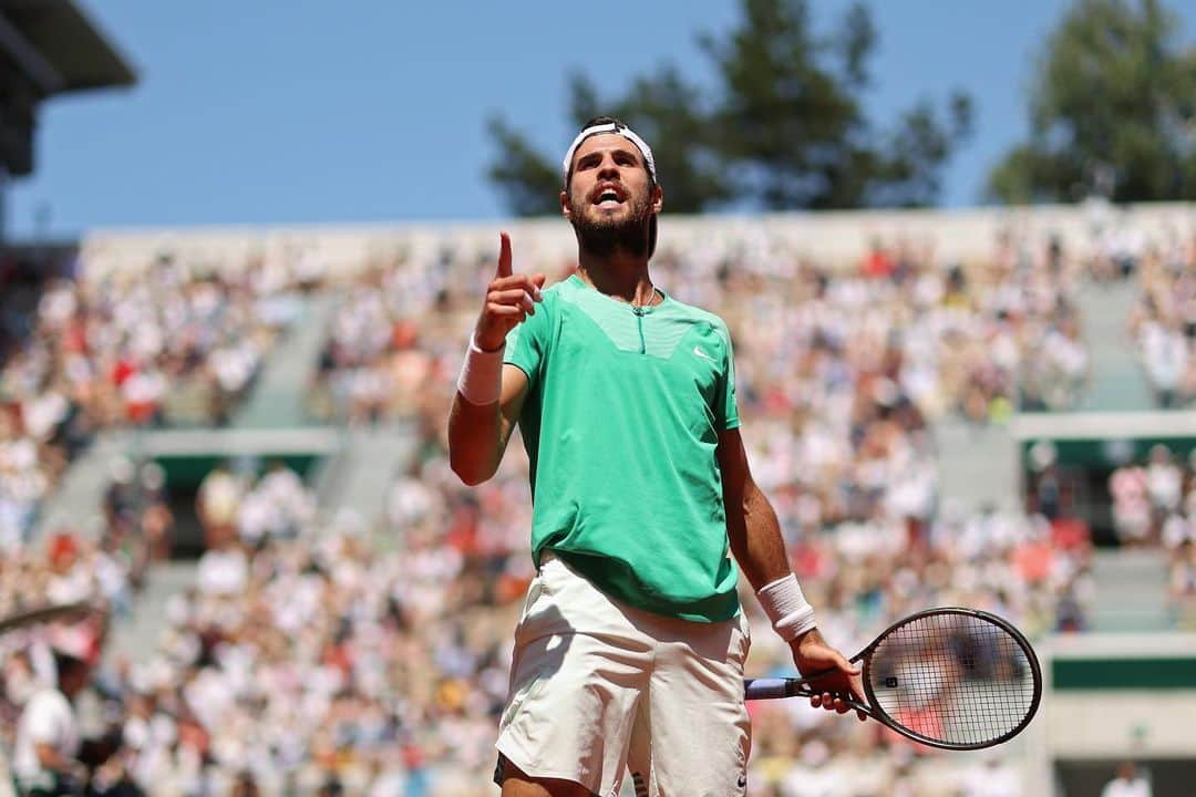 カレン・ハチャノフさんのインスタグラム写真 - (カレン・ハチャノフInstagram)「Staying strong in difficult moments!🔥🙏🏻Very happy to play Quarterfinals again here @rolandgarros 🧡」6月5日 1時59分 - karenkhachanov