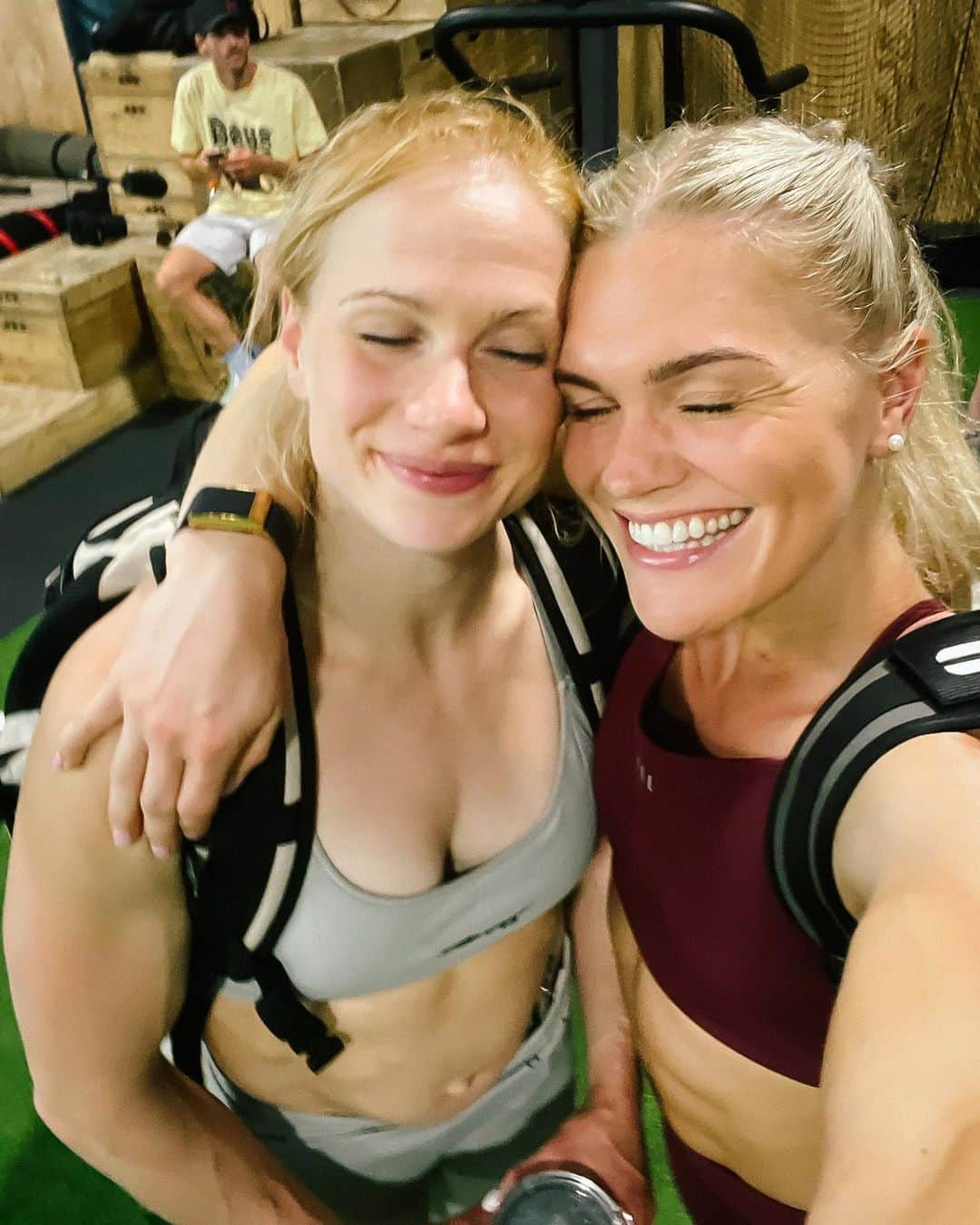 のインスタグラム：「MY GIRL ❤️🥰☀️ 12 years ago I saw her on tv win the @crossfitgames & was just in complete awe of her & inspired not only by what she had done but HOW she did it: simultaneously the most graceful & fierce competitor with THE biggest smile!   Fast forward to today: I still want to be like @anniethorisdottir when I grow up 😎🦋✨  SO PROUD of her this weekend & SO excited that we are going to Madison together again this summer!!! The best is yet to come & even though we are in different countries most if the time: We are ALWAYS in it together ❤️ #BeADOTTIR @dottir」