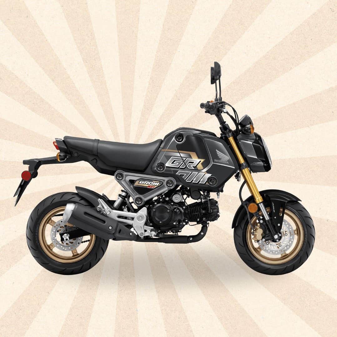 のインスタグラム：「It’s hard to believe that for the 2024 model year, Honda’s little Grom is already turning 10 years old. In the model’s first decade, it has spawned a vibrant subculture of fun-seekers—from new riders attracted to its low seat height and unintimidating approachability, to experienced enthusiasts who like its modular styling and peppy performance. In both cases, the Grom often serves as a customization platform for those looking for an amusing project, which has helped to establish the Grom as one of the powersports industry’s most popular motorcycle models—and the undisputed emperor of the miniMOTO world. #Grom #HondaGrom #miniMOTO」