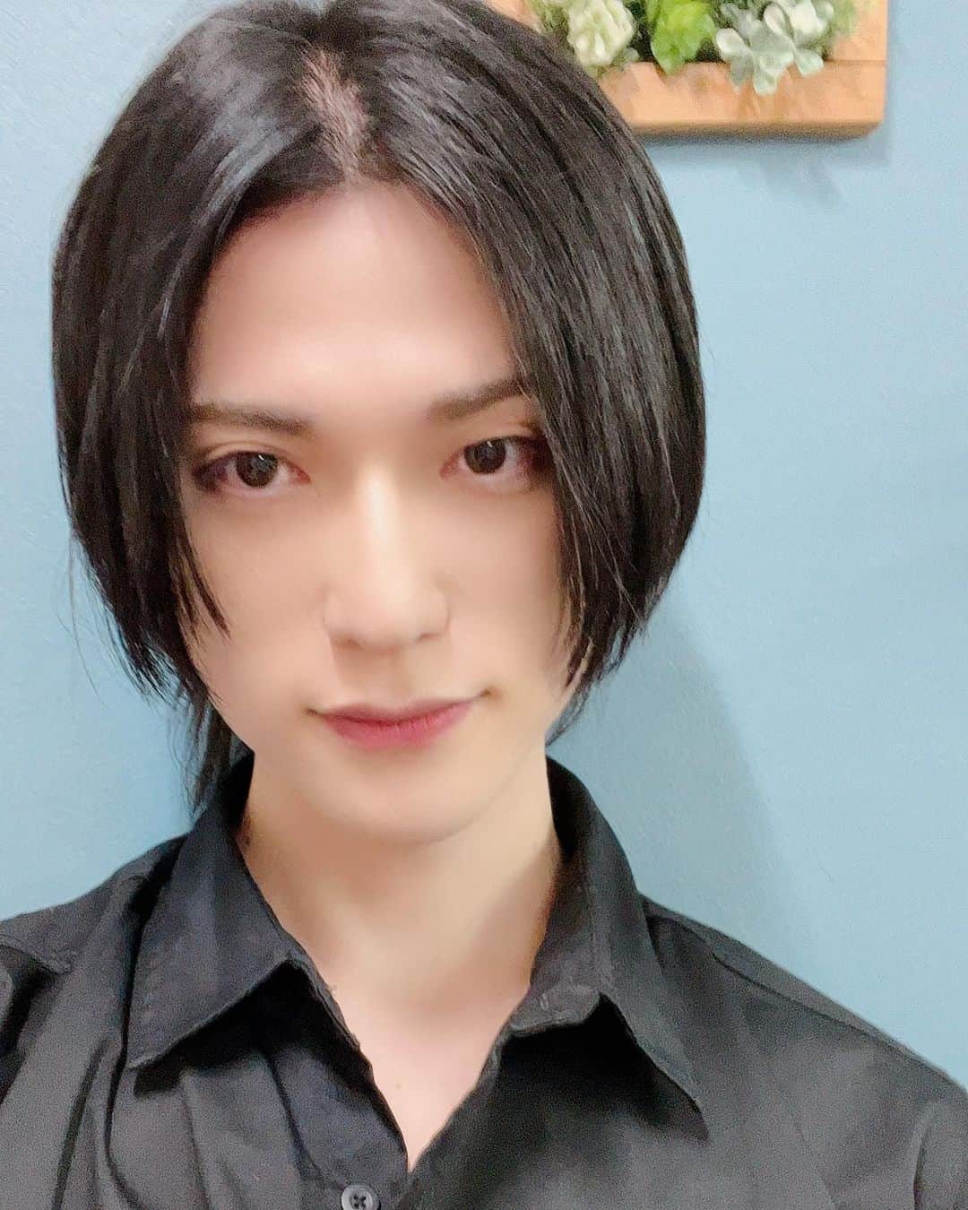 霜月紫のインスタグラム：「髪、まっすぐにしてもらた💇」