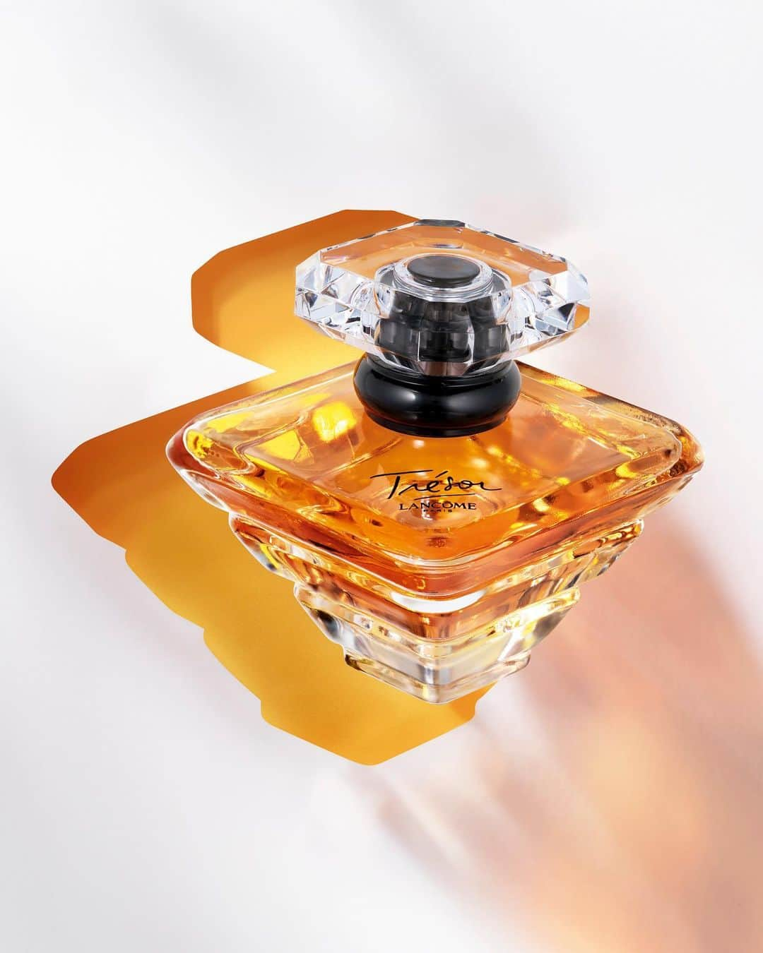 Lancôme Officialさんのインスタグラム写真 - (Lancôme OfficialInstagram)「A timeless duo — like you and your mother. Gift her La Nuit Trésor and Trésor Eau de Parfum to create a colorful memory that only you share. #Lancome #MothersDay #Tresor #fragrance」6月4日 18時03分 - lancomeofficial