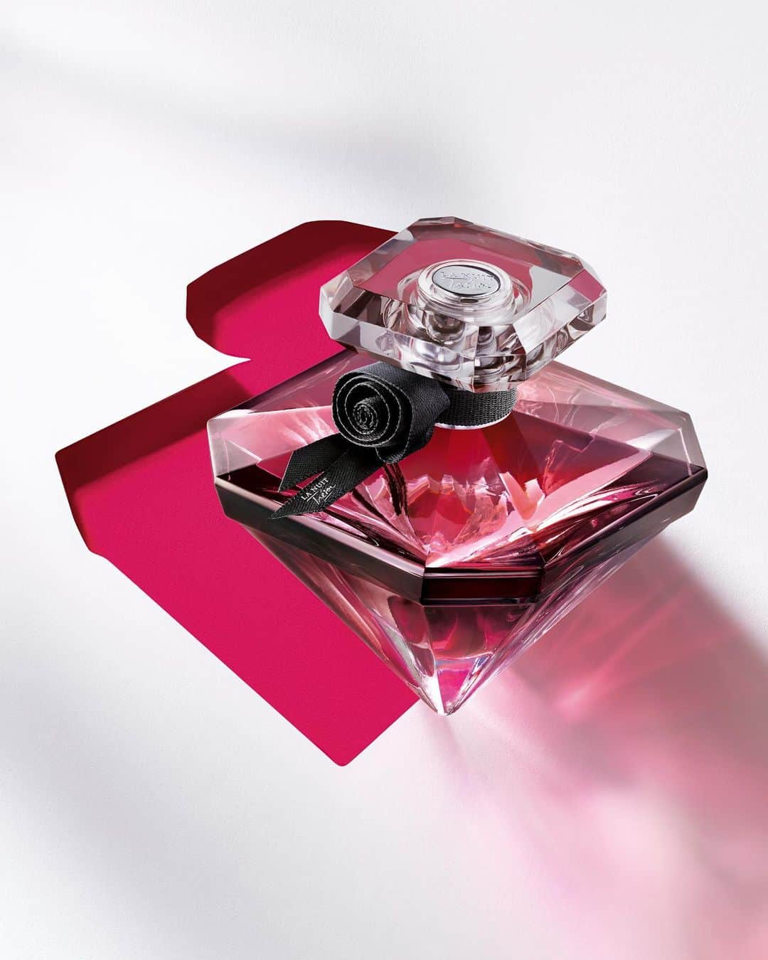 Lancôme Officialさんのインスタグラム写真 - (Lancôme OfficialInstagram)「A timeless duo — like you and your mother. Gift her La Nuit Trésor and Trésor Eau de Parfum to create a colorful memory that only you share. #Lancome #MothersDay #Tresor #fragrance」6月4日 18時03分 - lancomeofficial