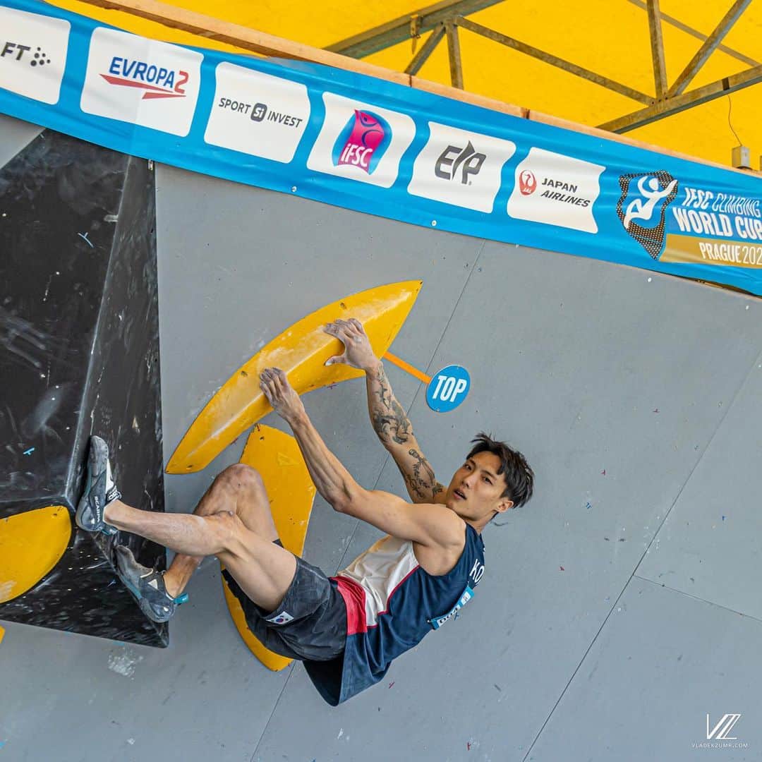 チョン・ジョンウォンのインスタグラム：「Things didn't work out in the semifinals of the World Cup in Prague I will push the limits in the next World Cup Brixen And I'm happy to finally show that my little boy is strong Congrats @leedo_ss 🥇 📸 @vladek_zumr   @thenorthface_kr @scarpaspa」