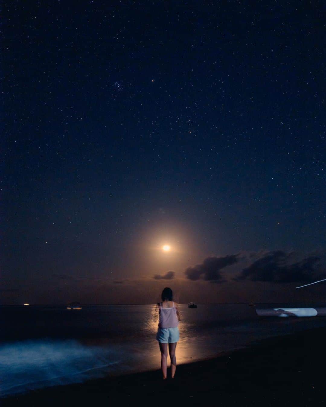 Putri Anindyaのインスタグラム：「In a world full of wonders, one must be able to dream 🌙」