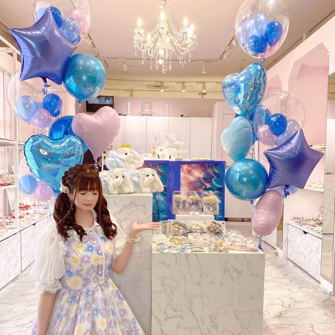 伊藤芽衣のインスタグラム：「先日は、 LAFORET PRIVATE PARTY ありがとうございました♡ ⁡ Kawaii☆Starsも 今回のドレスコード "BLUE"カラーを とりいれた ⁡ この日のための 特別な 限定アイテムを 販売させていただきました♡ ⁡ この日は、 あいにくの大雨だったのですが、 ⁡ たくさんの方が 駆けつけてくださり、 ⁡ 特別な時間を 過ごすことができました♡ ⁡ 毎回思うのですが、 イベントをするには ちょっぴりせまいですね笑 ⁡ 足元が悪い中、 ご来店くださったみなさま♡ ⁡ またこの日のための 特別なアイテムを製作いただいた クリエイターのみなさま♡ ⁡ 本当にありがとうございました♡  @kawaii__stars  ⁡ #ラフォーレ原宿 #privateparty #カワスタ」