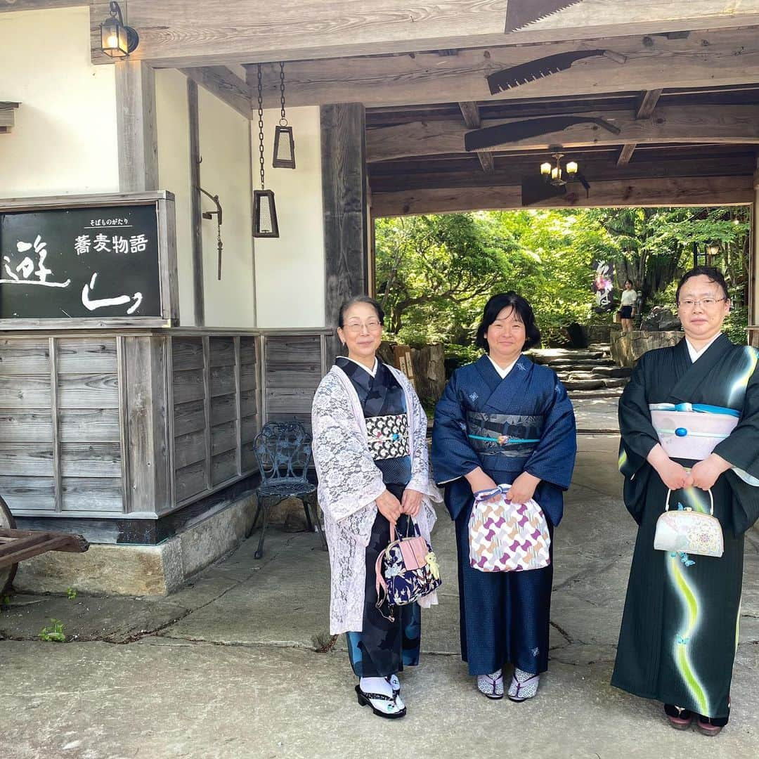 みますやさんのインスタグラム写真 - (みますやInstagram)「皆さんこんにちは🌸  みますや会津若松店渡部です🌼  本日、単衣の会で 天鏡閣へ行ってきました💖 お天気も良く歩くのにちょうど良い気温でした🥰  お昼は猪苗代にある "蕎麦物語 遊山"さんで 湧き水天蕎麦を頂いてきました💕  8月は浴衣でおでかけを計画してますのでｾﾞﾋ皆様ご参加下さいませ😍  #みますや会津若松店#着物#振袖#訪問着#着物で散歩#おおみ#鶴ヶ城#着物コーデ#みますや#着物男子#着物女子#着物好きさんとつながりたい#小紋#お出かけ#キコト#いいね#帯留め#帯揚げ#帯締め#髪飾り#着物姿#和雑貨#日傘#振袖ヘア#振袖前撮り#振袖コーディネート #浴衣#単衣#天守閣#鶴ヶ城」6月4日 18時19分 - mimasuya.sns