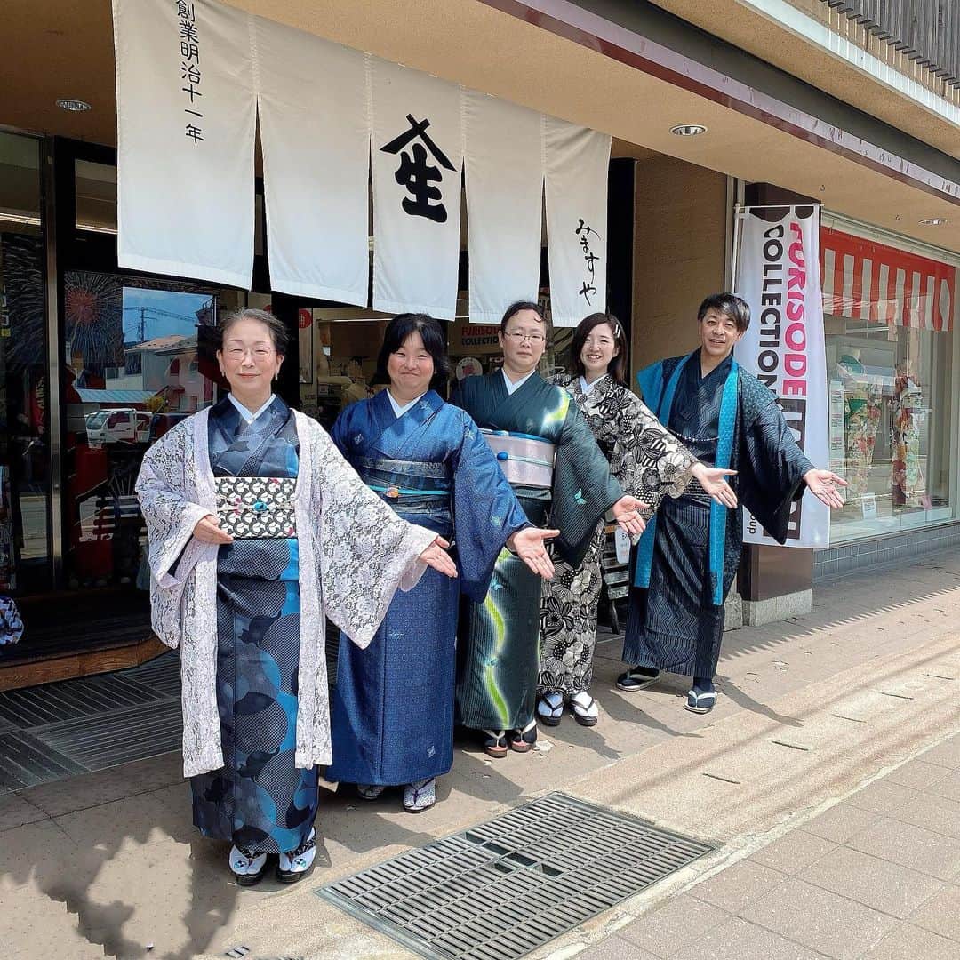 みますやさんのインスタグラム写真 - (みますやInstagram)「皆さんこんにちは🌸  みますや会津若松店渡部です🌼  本日、単衣の会で 天鏡閣へ行ってきました💖 お天気も良く歩くのにちょうど良い気温でした🥰  お昼は猪苗代にある "蕎麦物語 遊山"さんで 湧き水天蕎麦を頂いてきました💕  8月は浴衣でおでかけを計画してますのでｾﾞﾋ皆様ご参加下さいませ😍  #みますや会津若松店#着物#振袖#訪問着#着物で散歩#おおみ#鶴ヶ城#着物コーデ#みますや#着物男子#着物女子#着物好きさんとつながりたい#小紋#お出かけ#キコト#いいね#帯留め#帯揚げ#帯締め#髪飾り#着物姿#和雑貨#日傘#振袖ヘア#振袖前撮り#振袖コーディネート #浴衣#単衣#天守閣#鶴ヶ城」6月4日 18時19分 - mimasuya.sns