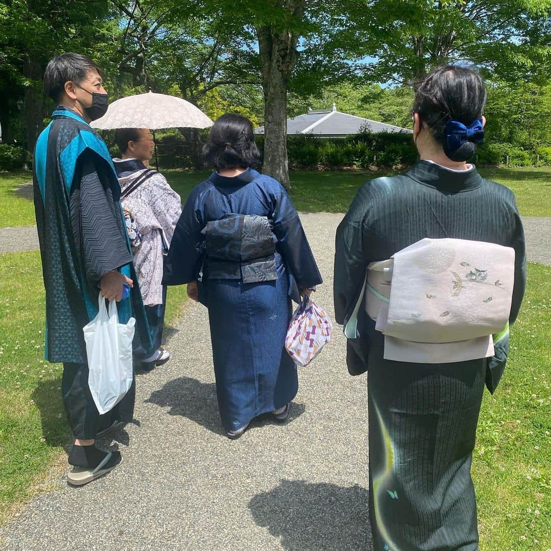 みますやさんのインスタグラム写真 - (みますやInstagram)「皆さんこんにちは🌸  みますや会津若松店渡部です🌼  本日、単衣の会で 天鏡閣へ行ってきました💖 お天気も良く歩くのにちょうど良い気温でした🥰  お昼は猪苗代にある "蕎麦物語 遊山"さんで 湧き水天蕎麦を頂いてきました💕  8月は浴衣でおでかけを計画してますのでｾﾞﾋ皆様ご参加下さいませ😍  #みますや会津若松店#着物#振袖#訪問着#着物で散歩#おおみ#鶴ヶ城#着物コーデ#みますや#着物男子#着物女子#着物好きさんとつながりたい#小紋#お出かけ#キコト#いいね#帯留め#帯揚げ#帯締め#髪飾り#着物姿#和雑貨#日傘#振袖ヘア#振袖前撮り#振袖コーディネート #浴衣#単衣#天守閣#鶴ヶ城」6月4日 18時19分 - mimasuya.sns