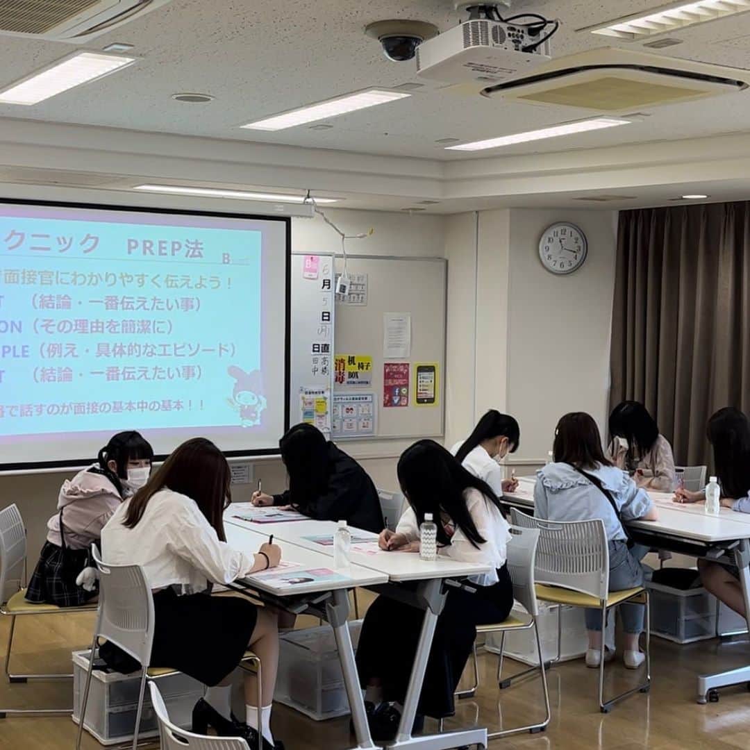 東京ビューティーアート専門学校さんのインスタグラム写真 - (東京ビューティーアート専門学校Instagram)「6/3(土)、6/4(日)はAOエントリーイベントでした！！  AOエントリーイベントでは、AOエントリーに向けての面談を行なったり、AO特待生入試に向けて面接のコツや実際に面接練習ができ、さらに特待生の在校生に実際のアドバイスをもらう特待生対策セミナーが行われていました😳❤️  この特待生対策セミナーに関してはこの二日間以外にもまだまだ開催しております！ 【来校型】 6/10(土)、6/18(日) 7/2(日)、7/9(日)、7/23(日) 8/5(日)、8/20(日)、8/27(日)  【オンライン型】 6/24(土)、7/29(土)、8/27(日)  こちらにご参加いただくと面接練習が可能です🤍  特待生を目指している皆さん、特待生対策セミナーにたくさん参加し、面接練習の回数を重ねるのがおすすめです😳✨  ご予約はホームページもしくはLINEから！ お待ちしております😊  詳しくはHP/プロフィールから🤲🏻 𝗧𝗼𝗸𝘆𝗼𝗕✖𝗮𝗿𝘁 @tokyo_beauty_art_college  .  #今日の東京ビューティーライフ #東京ビューティーアート #美容学生 #美容専門学校 #三幸学園  #ヘアメイク #エステ #ネイル #美容 #beauty #ootd #メイク  #モデル #トータルビューティ #美容好きな人と繋がりたい #美容学生の日常 #美容学生の休日 #お洒落さんと繋がりたい #知る専 #美容学生あるある #コンテスト #美容学生と繋がりたい #美容学生さんと繋がりたい #オープンキャンパス #OC #特待生 #対策セミナー #面接練習 #入試 #入試対策」6月4日 18時24分 - tokyo_beauty_art_college