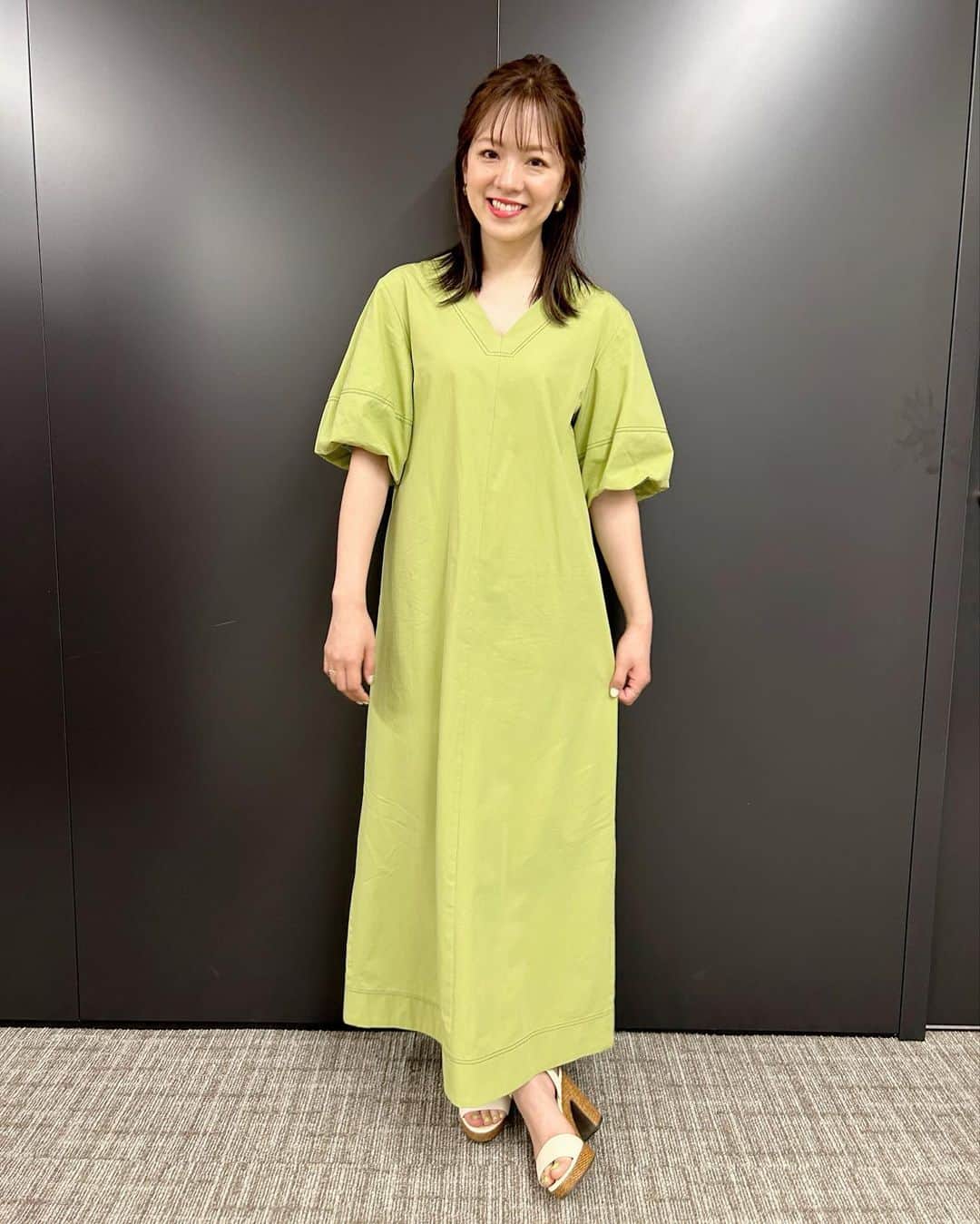 芳賀愛華さんのインスタグラム写真 - (芳賀愛華Instagram)「.改めて… JAグループ 北海道 感謝祭 🫑 イベントに来ていただいた皆さんありがとうございました☺️！！  ドンラジの公開収録では 生産者さんへの感謝の気持ちが溢れて たくさん喋らさりました😂！🥦  明日の16時30分からのドンラジで 今日の公開収録が放送されますので ぜひお聴きください☺️✌️  終わってから色々ブースも周れて ドンクモデルみんなで楽しんできました🥕❤️☺️  美味しいものが溢れている北海道🌽🥕🥦 これからも感謝の気持ちで 旬のものを美味しくいただいていきましょう😋  衣装は @azulbymoussy_official  かわいいライムカラーのランタンスリーブワンピース♡  #国消国産 #JAグループ北海道 #JAグループ北海道感謝祭 #JA #ドンラジ #ノースWAVE」6月4日 18時31分 - aika_haga