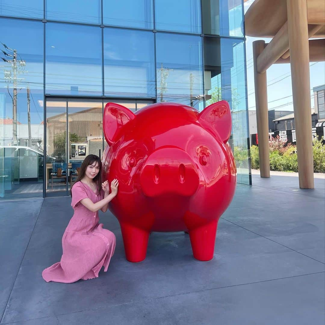 ののさんのインスタグラム写真 - (ののInstagram)「♡SWEETS BANK♡ 静岡県浜松市の名産うなぎパイで有名な春華堂が手掛ける複合施設  入場無料で小人気分を味わえるフォトスポットが沢山📸 カフェがあったりお土産売り場とかもあって観光地っぽくて良かった✨  最初は隠れうなぎには気が付かなかった😂  #スイーツバンク #うなぎパイ#春華堂#浜松観光#浜松観光スポット#浜松旅行#浜松旅行#静岡県#静岡旅行#静岡観光#ワンピース#ワンピ#スナイデル#タビジョ#snidel#smeetsbank」6月5日 7時00分 - nonoko0309