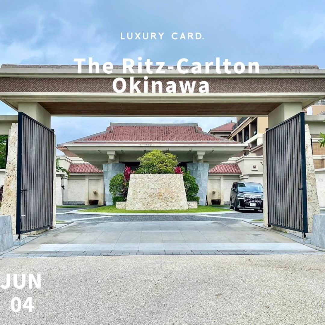 Luxury Card Japanさんのインスタグラム写真 - (Luxury Card JapanInstagram)「【他の写真も見たい人は「沖縄」とコメントしてね🌺】 今日の投稿は社長体験記！厳選ホテルステイ写真をお届け📸  📍「ザ・リッツ・カールトン沖縄」  温かみを感じる地元文化と周辺の丘陵や息を呑むような美しい景観を融合し、極上のおもてなしでラグジュアリーを表現するザ・リッツ・カールトン沖縄は、美しい名護湾を臨む沖縄有数のラグジュアリーゴルフ＆スパリゾートです。屋内・屋外プールと喜瀬ビーチに近い最高のロケーションを備え、真のバケーションをお楽しみいただけます。  ～ラグジュアリーカード会員様特典～  ・ブレックファスト(1室2名様分)  ・無料Wi-Fi  ・USD100分のホテルクレジット  ・ウェルカムアメニティ  ▶ラグジュアリーカードについてもっと知りたい方は @luxurycardjapan のプロフィールリンクからご覧いただけます。 期間限定優待やトラベル・ダイニング・ライフスタイル優待を毎日更新中！  #ザリッツカールトン沖縄  #リッツカールトン沖縄  #ritzcarltonokinawa  #ritzcarlton  #okinawa  #okinawatrip  #okinawajapan  #okinawafood  #okinawahotel  #okinawatravel  #沖縄 #沖縄ホテル  #沖縄ホテルおすすめ  #沖縄リゾート  #沖縄ホテル巡り  #沖縄リゾートホテル  #沖縄おすすめ  #沖縄おすすめスポット  #沖縄おすすめホテル  #沖縄ビーチ  #名護湾  #ラグジュアリーカード」6月4日 19時10分 - luxurycardjapan