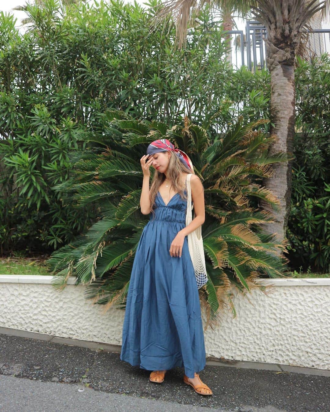 Rika Vanessaさんのインスタグラム写真 - (Rika VanessaInstagram)「夏にぴったりな涼しくて大人っぽい @bananarepublic_jpの コットンシルクワンピース+シルクスカーフ👗✨  シャーリングが可愛くて素材が気持ちいいので サラッと着れてオススメ☺️✨  6/2〜7の期間中に全国のバナナ・リパブリック店舗と公式オンラインストアで利用できる 10%OFFのクーポンコード"Rika10"をぜひ使ってね✌🏾☀️  #br_ad #TheBRLook ＃バナナリパブリック #バナリパ  #サマードレス」6月4日 18時50分 - rikavanessa._