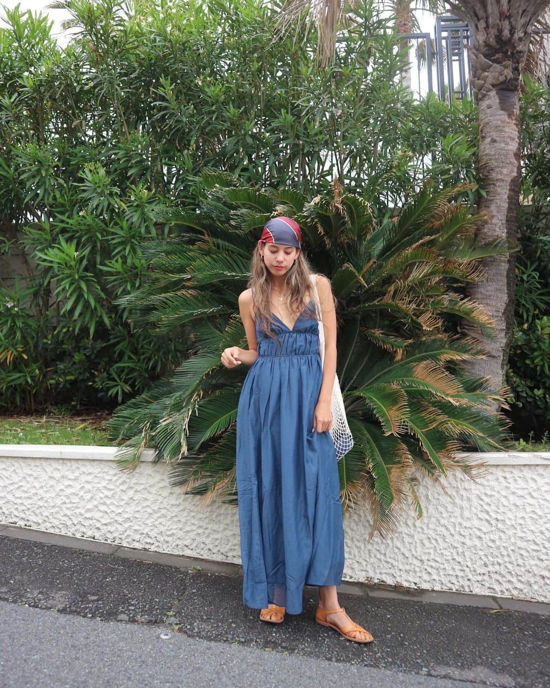 Rika Vanessaさんのインスタグラム写真 - (Rika VanessaInstagram)「夏にぴったりな涼しくて大人っぽい @bananarepublic_jpの コットンシルクワンピース+シルクスカーフ👗✨  シャーリングが可愛くて素材が気持ちいいので サラッと着れてオススメ☺️✨  6/2〜7の期間中に全国のバナナ・リパブリック店舗と公式オンラインストアで利用できる 10%OFFのクーポンコード"Rika10"をぜひ使ってね✌🏾☀️  #br_ad #TheBRLook ＃バナナリパブリック #バナリパ  #サマードレス」6月4日 18時50分 - rikavanessa._