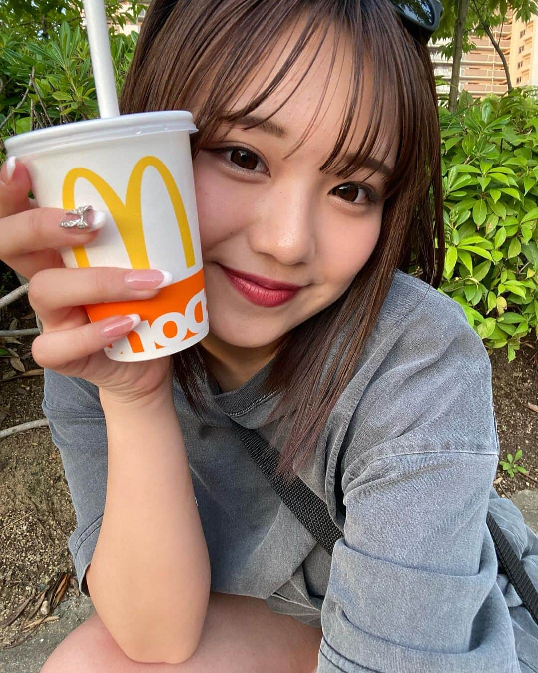 姫乃夢月さんのインスタグラム写真 - (姫乃夢月Instagram)「マックシェイク売り切れててファンタグレープで我慢したって話😖 ストローの先はリップでいっぱい♡   #姫乃夢月  #まくどなるど  #不意のノーマルカメラ」6月4日 18時51分 - himeno211018_official