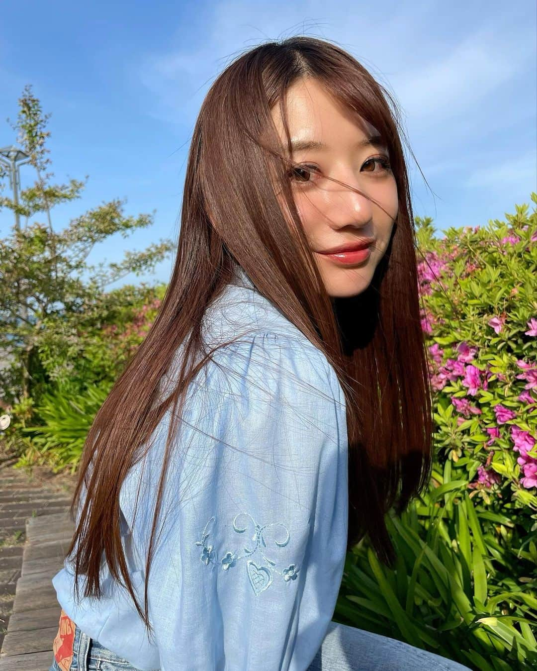 池田愛恵里さんのインスタグラム写真 - (池田愛恵里Instagram)「🐬🏝🌺🌤🌈 梅雨に入っちゃいましたけどみなさんどう過ごしてますか？私の最近はお仕事で初めてのことに挑戦したり、新しい現場があったり、ずっとずっと緊張の連続で、すごくバタバタしていたらあっという間に5月が過ぎてしまいました😂 . そんな中で美味しいものをお腹いっぱい食べたり、空が青かったり、晴れてたりするとそれだけで幸せな気持ちになれました☀️ . 休みだったのでリフレッシュできました！  今後公開されるものやイベントもあったりするのでまた告知します！  明日からの月曜日もお互い踏ん張っていきましょうねー！！ わたしもまた頑張ります！」6月4日 18時56分 - ikeda_aeri