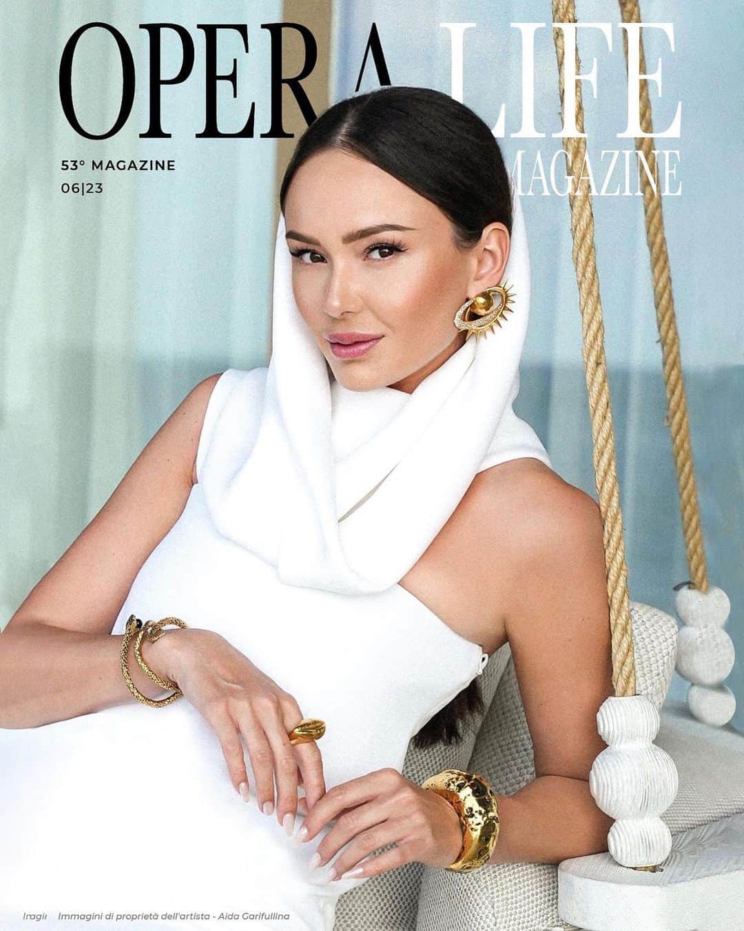 アイーダ・ガリフッリーナのインスタグラム：「Such an honor to be on the Opera Life Magazine cover again ❤️!!!  My first Opera Life cover was for the British edition almost 9 years ago. When I was just at the beginning of my International career.  Today I’m happy to share with you my big interview for the Italian edition; which you can read by tapping the link in my bio   Much love 💋💋💋 Your Aida   Thank you to @operalifeit @alessandragambino ❤️🤗  Большая честь для меня снова быть на обложке журнала Opera life ❤️ 9 лет прошло с момента моего появления на обложке британского издания. А сегодня интервью можно прочитать на итальянском языке ❤️ ссылка в профиле.  С любовью 💋」
