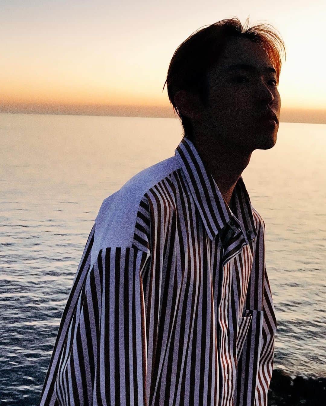のインスタグラム：「MINOTAUR INST. TECH STRIPE SHIRTS  FUNCTION : ANTIBACTERIAL COOL TOUCH DEODORIZATION HEAT SHIELD EFFECT PREVENTION OF SHEER UV GUARD WRINKLE PREVENTION  風合いと機能の組み合わせをビジュアル化したファンクショナル リラックスシルエットシャツ。 ベースになっているストライプ生地は、GIZA94 というエジプト綿の中でも繊維長が長い希少な素材と機能繊維からなるハイクオリティーファブリックであり、接触冷感・着用時の防シワとイージーケア仕様。 発汗性の高い脇下と背面には、消臭 / 抗菌 / 防臭 /UV/ 吸湿発熱・放湿冷却/制電加工された素材を使用。  A functional relaxed silhouette shirt that visualizes the combination of texture and function. The base striped fabric is GIZA94, a high-quality fabric made of functional fibers and GIZA94, which is a rare material with long fiber length among Egyptian cotton. Deodorant / antibacterial / deodorant / UV / moisture absorption heat generation / moisture release cooling / antistatic processed materials are used on the underarms and back, which are highly sweaty.  Production : Made in Japan Material : Made in Japan  #minotaur_inst #minotaurinst #minotaur #ミノトールインスト #ミノトール #functional #comfortable #miyashitapark #tech #techwear #テック #relaxsmart #リラックススマート #relaxsmartwear #リラックススマートウェア #shirts #techshirts #stripeshirts #シャツ #ストライプシャツ #unisex #ユニセックス」