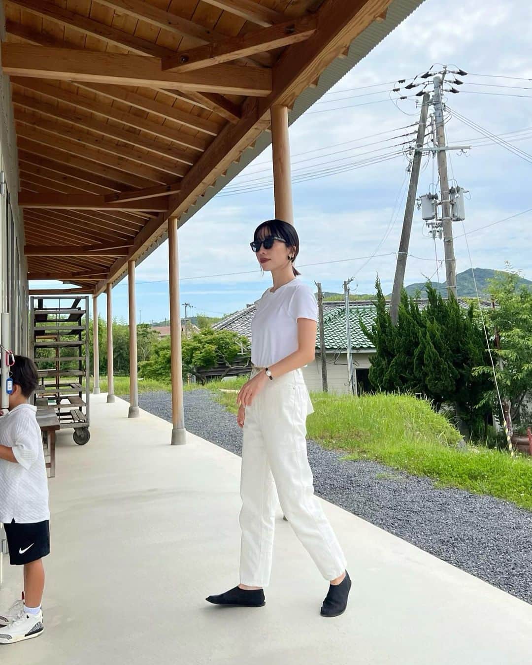 山内一世のインスタグラム：「夏が近づくと行きたくなる淡路島🌳  @baileys_pizzeria_awaji  で🍕食べて、 @awabi_ware でかわいい器に出会って、 #ニジゲンノモリ は想像以上に遊べて、 汗だくになって🏃🪵 @aquaignis_awaji で〆♨︎ 楽しかったナ🤍  あとは寝るだけ🥱笑  #淡路島」