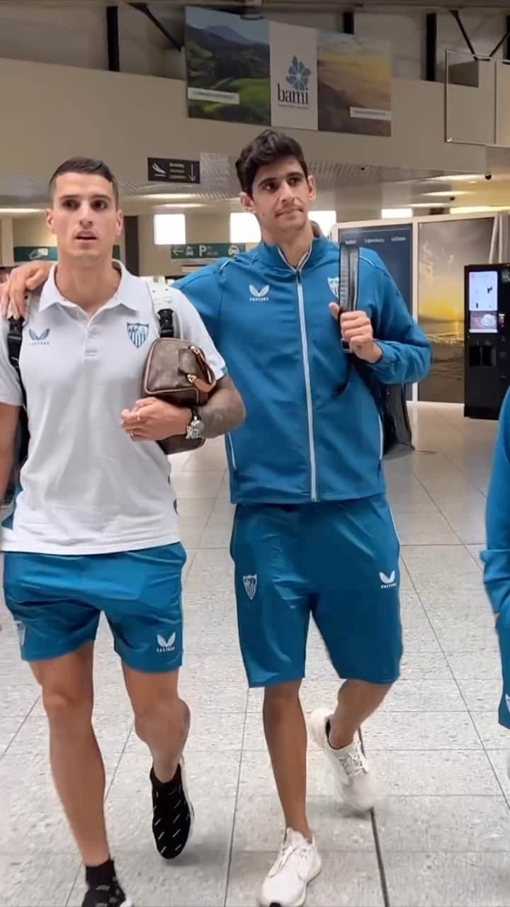セビージャFCのインスタグラム：「¡Último desplazamiento de la temporada! 🛬  ⚽️ #RealSociedadSevillaFC   #WeareSevilla #NuncaTeRindas #laliga」