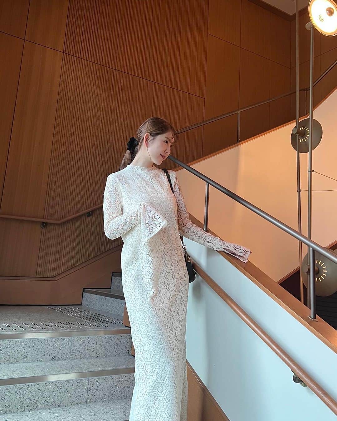 渡邉優のインスタグラム：「フォーマルコーデでランチへ行った時の🍽  スタイルよく見せてくれて 袖の部分が可愛くてお気に入り♡  #コーデ #フォーマルコーデ #オケージョン #ランチ #ランチコーデ #女子会ランチ #louren #白コーデ #ホワイトコーデ #リボンアレンジ」
