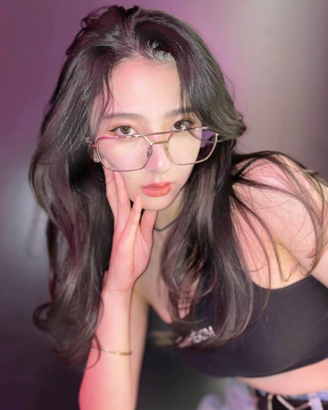 原涼香のインスタグラム：「ワンカールでキマる#레아어드컷 🖤 ラフでかわいい₍ᐢ.ˬ.ᐢ₎ CUT  7400 yen ㅤㅤㅤㅤㅤㅤㅤㅤㅤㅤㅤㅤㅤ  ㅤㅤㅤㅤㅤㅤㅤㅤㅤㅤㅤㅤㅤ人気カラーはグレージュです🫶🏻🫶🏻 ㅤㅤㅤㅤㅤㅤㅤㅤㅤㅤㅤㅤㅤ  ㅤㅤㅤㅤㅤㅤㅤㅤㅤㅤㅤㅤ ㅤㅤㅤㅤㅤㅤㅤㅤㅤㅤㅤㅤㅤ  #SHIMA#韓国ヘア#韓国スタイル#レイヤーカット#ワンホンヘア#ワンホン#ダークトーン#網紅#初カラー#暗髪#ベージュカラー#ラベンダーカラー#グレージュ#オリーブカラー#透明感カラー#銀座美容院#銀座美容室#美容師#시스루뱅#레이어드컷#koreanhair」
