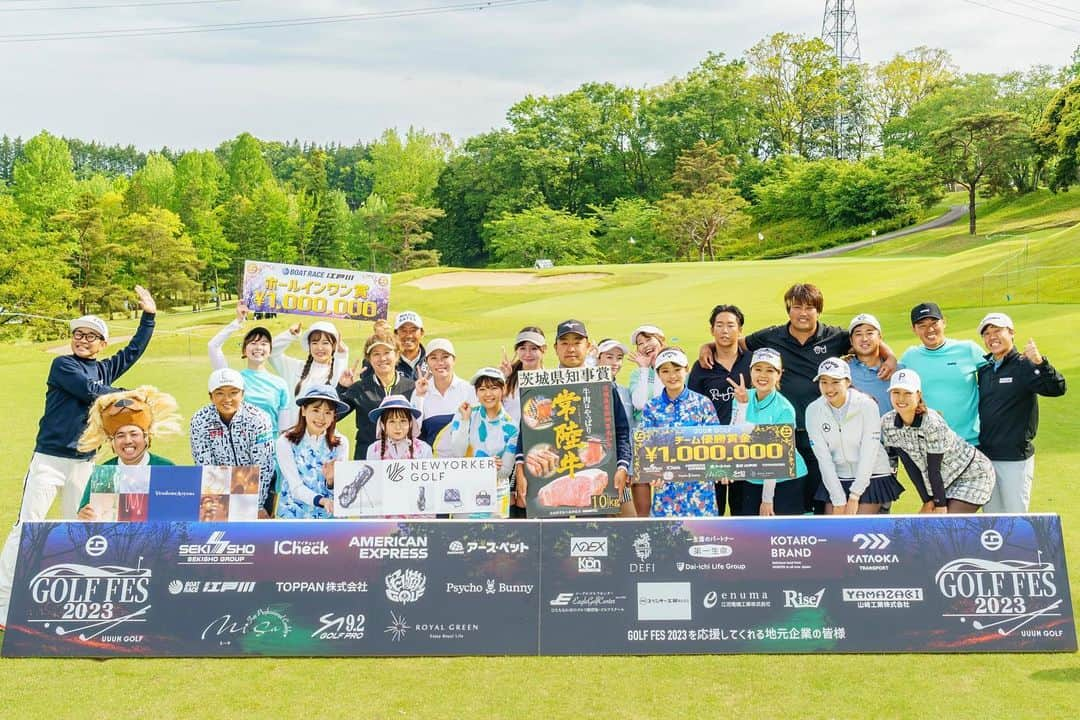 笹原優美さんのインスタグラム写真 - (笹原優美Instagram)「★ @uuumgolf GOLF FES 2023に 出場したときの写真が届きました😊💖  プロカメラマンの よっぱさん @yoppa408 が撮ってくれました！！✨ ありがとうございます🤍  プロの方が撮ってくれる写真って なんでこんなに綺麗なんだろう🥺  2枚目の写真、 端っこで桃香ちゃんとなみきちゃんが喜んでるの めっちゃ可愛い☺️💓笑  早く第3回大会やって欲しいですね🥹⛳️ ☁️ ☁️ @uuumgolf @asami.g.c  #UUUM#UUUMGOLF #golffes#golffes2023#浅見ゴルフ倶楽部」6月4日 19時18分 - yumi_sasahara_official