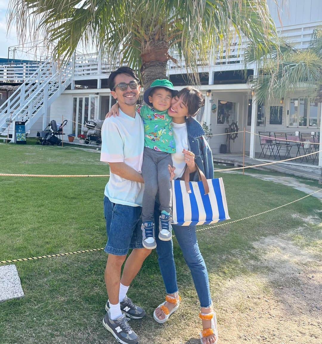 のインスタグラム：「Sunday🌈🌈🌈 親友たちFamilyと 最高のお天気の中で過ごす日曜日🥰 #family #love」