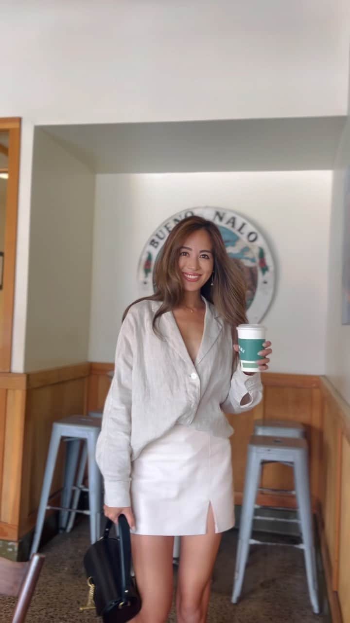 Mieのインスタグラム：「カフェをみかけるとついつい立ち寄ってしまう😆 コーヒーびみょーにしか飲めないのに😱 でもね アーモンドクロワッサン🥐 お友達と半分こ、美味しかった💚  カイルアが本店でワイマナロに2、3年前くらいに出来た濃い緑の外観がポイントのカフェ💚 名前は忘れたけどドライブしてたら絶対見逃さないよ！ 最近、ハワイは日本からの観光客が増えて嬉しいな💚  #ハワイ #ハワイ旅行  #旅行 #旅 #カフェ巡り  #ワイキキ #ワイマナロ #30分の #絶景 #ドライブ #女子旅 #ハワイ不動産」