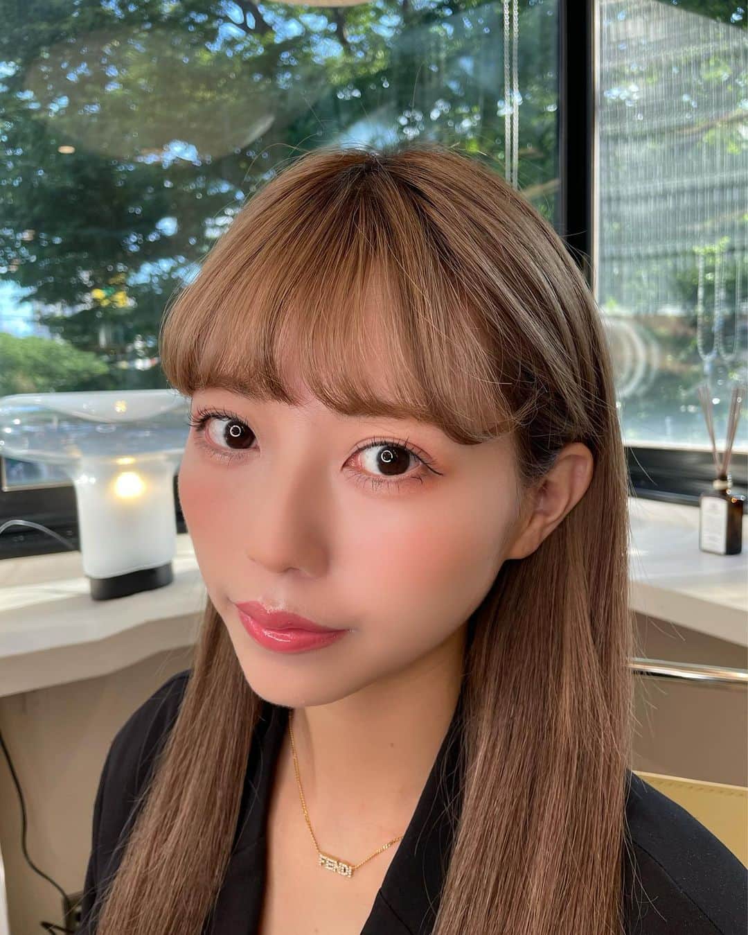 倉田夏希のインスタグラム：「♡  毎月1回はある美容デー🫶🏻  ここ最近マツエクだったのですが、 気分転換でマツパーに✨  根本は立ち上げて毛先はカーブかかるようにしてもらったよ💕  担当は今回も @apartment___salon の @meaa__31 さん🌼  ありがとうございました💓  最近メイクはもっぱらSELVEアイテム🩰 オレンジメイクもピンクメイクも好きだから 両方ゲットしたんだけど 今回はピンクメイク〜🩷  超お気に入りのクッションファンデは忘れてしまったの🥲 どのアイテムもめっちゃ可愛いから 本当おすすめです🤤❤️  リップ2色混ぜるのお気に入り🫶🏻」