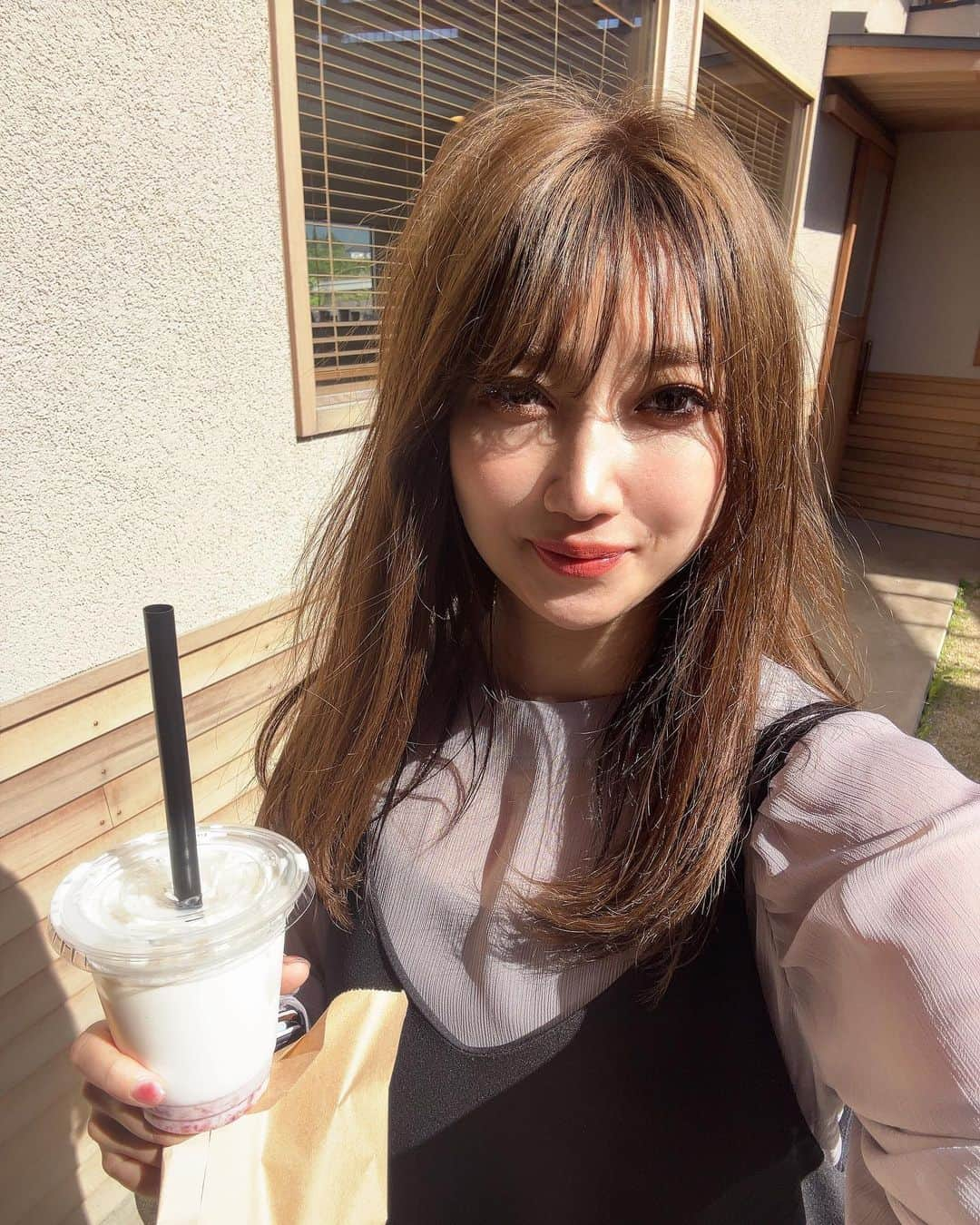 YUMIKAさんのインスタグラム写真 - (YUMIKAInstagram)「暴風の中いちごミルクだけは死守🍓🥛 #drive #癒され旅」6月4日 19時35分 - yumika_black