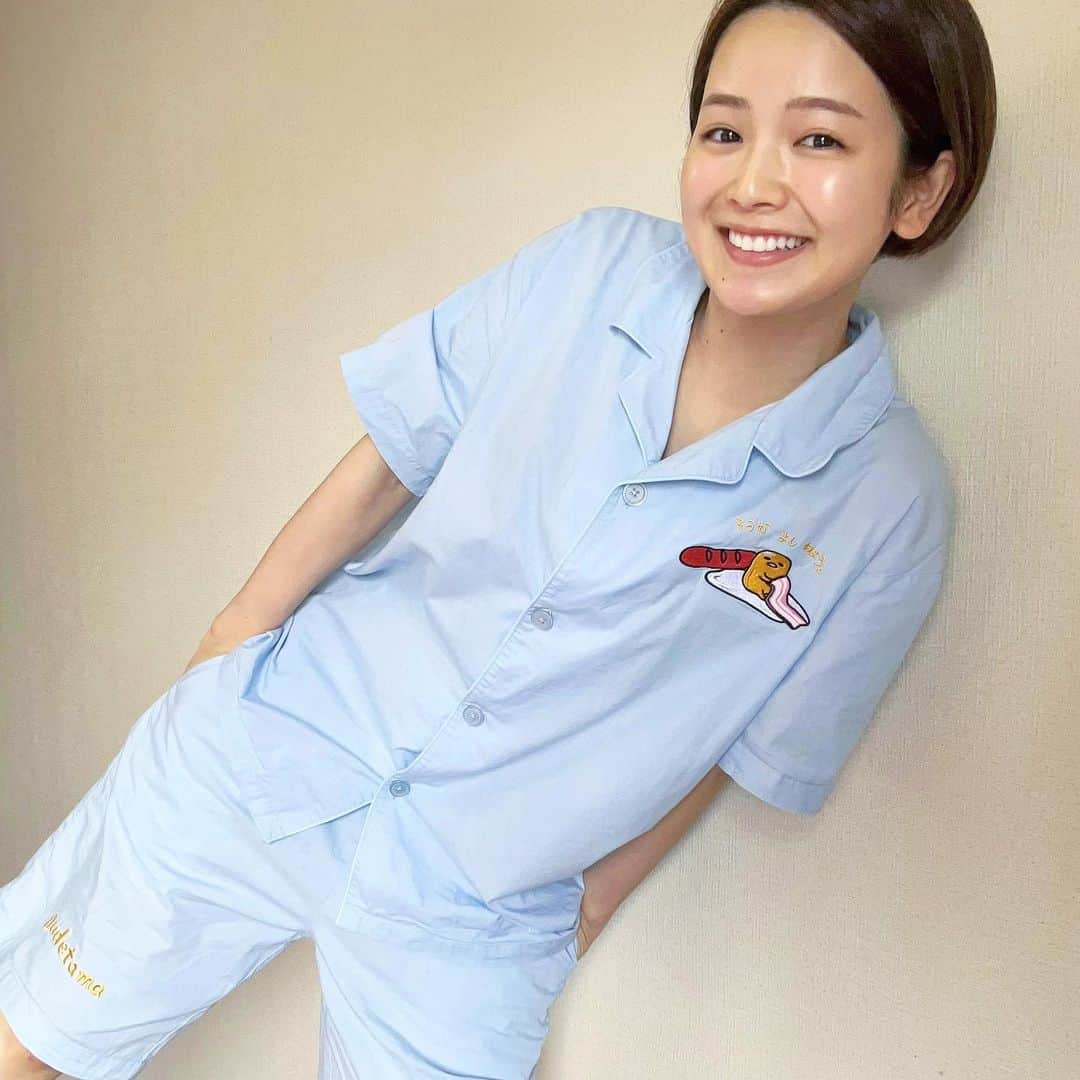 富久美玲のインスタグラム：「🆕 . GUで私が大好きなブルーの色味に 大好きなぐでたまパジャマGET🩵 . #gu  ▷メンズMサイズ . #ぐでたま#gudetama#sanrio」