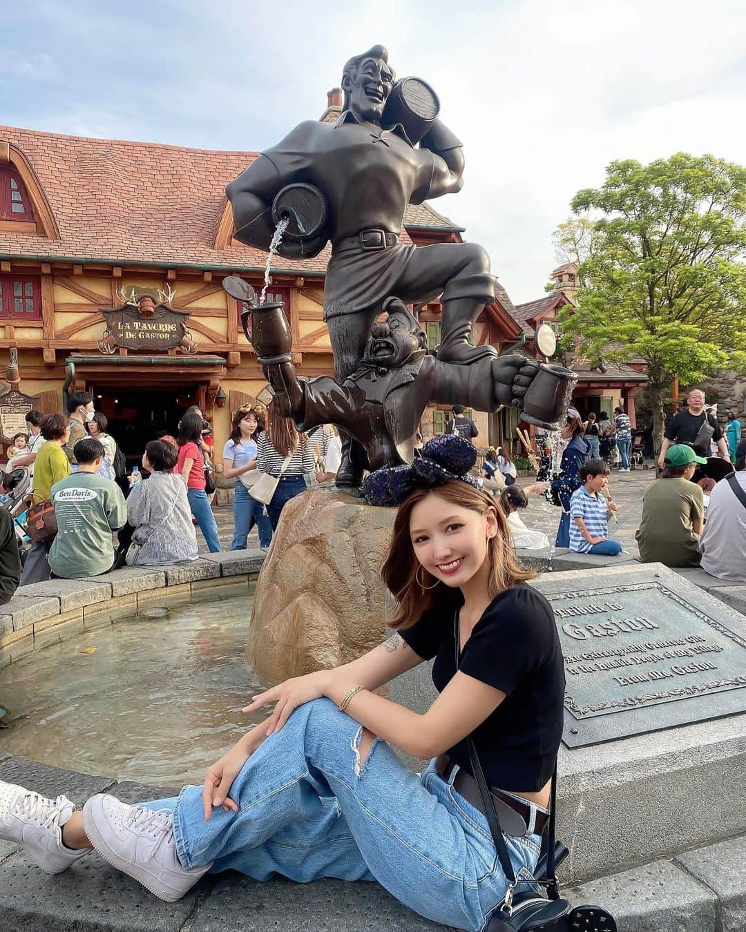 airiさんのインスタグラム写真 - (airiInstagram)「⁡ 40周年Disney✰ お目当てはもちろん美女と野獣🥀 ⁡ 夢の国って異世界に来た感じで 景色から何から見てて楽しい🏰💗 ⁡ #ディズニーコーデ #ディズニーランド #ディズニーランド40周年 #disneyland  #tokyodisneyland #リンクコーデ #東京ディズニーランド #ディズニー #美女と野獣 #美女と野獣エリア」6月4日 19時41分 - airigram131