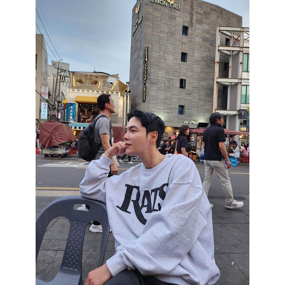 ジヒョク さんのインスタグラム写真 - (ジヒョク Instagram)「날씨가 포장마차」6月4日 19時43分 - xornjsz1