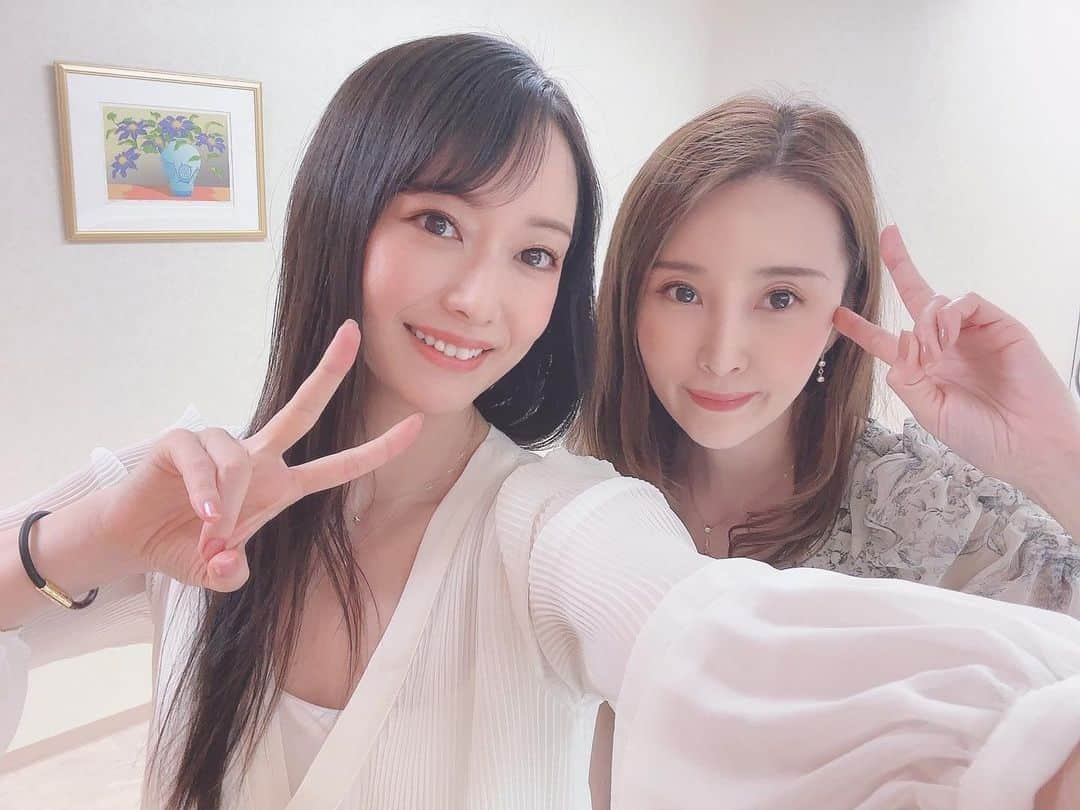 吉山りささんのインスタグラム写真 - (吉山りさInstagram)「💙 17歳からの友達💕  久々会えたことに感謝👯‍♀️  TOKYO FMで歌ったあの日も忘れない📻💕  そして 2人ともめちゃくちゃネムネム😪（笑）   #同い年  #43歳 #love  2人とも #ママ  #会合 #吉山りさ #美容  #おかしのまちおか #フリーモデル #フリーランスモデル #instagood #instalike  #instapic  #アラフォーママ  #モデル #写真 #instamodel #model  #single #mom #Japanese #温泉 #温泉ソムリエ #お風呂 #バスタオル #温泉女子 #모델  またすぐね💕」6月4日 19時46分 - oreorerisa