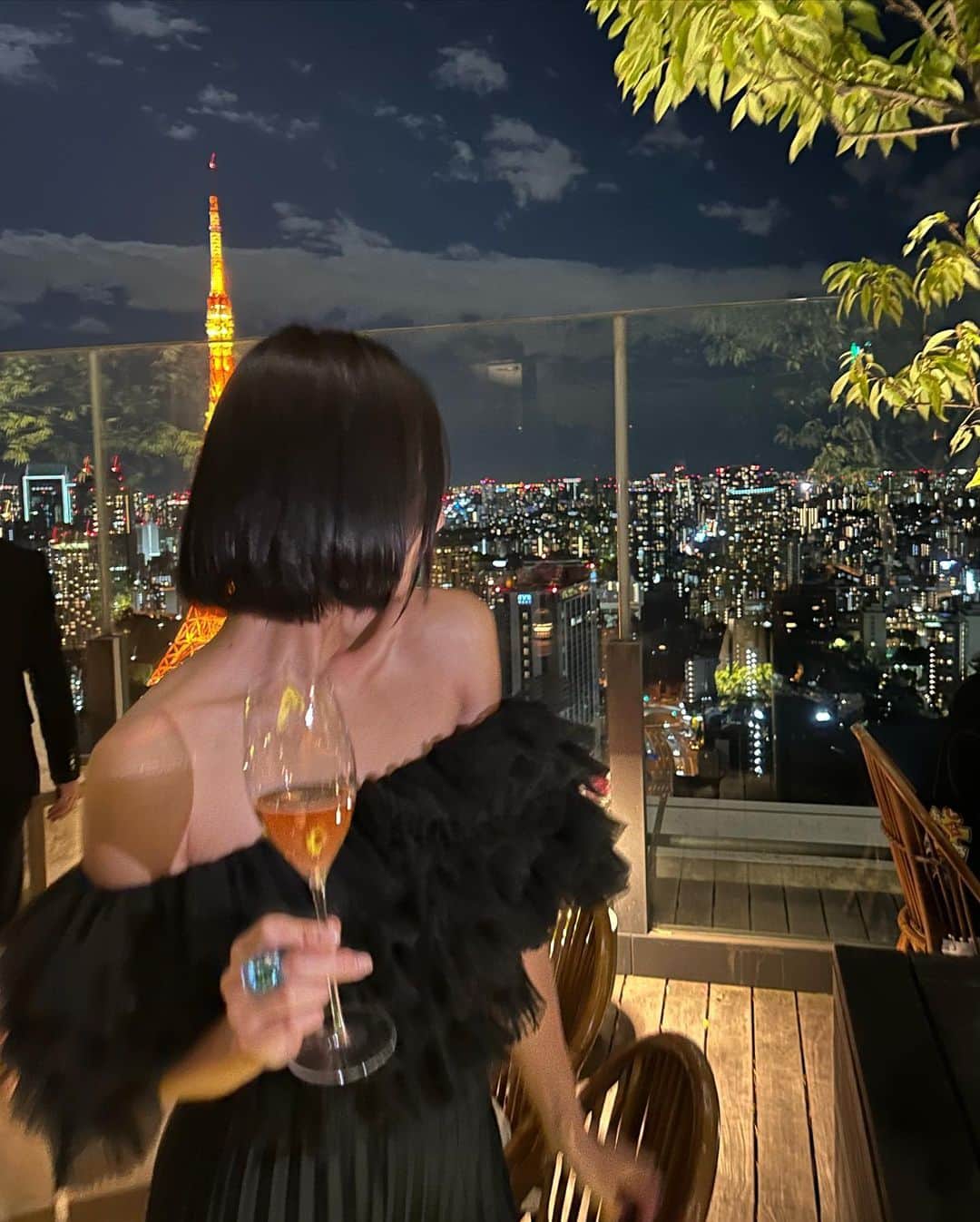 山賀琴子さんのインスタグラム写真 - (山賀琴子Instagram)「Last night with my girls🍾🥂🌃💫💛  エディションのテラス席で大好きな友達の結婚おめでとうパーティー✨ たくさん飲んで笑って最高な時間だった☺️」6月4日 19時49分 - kotokoyamaga