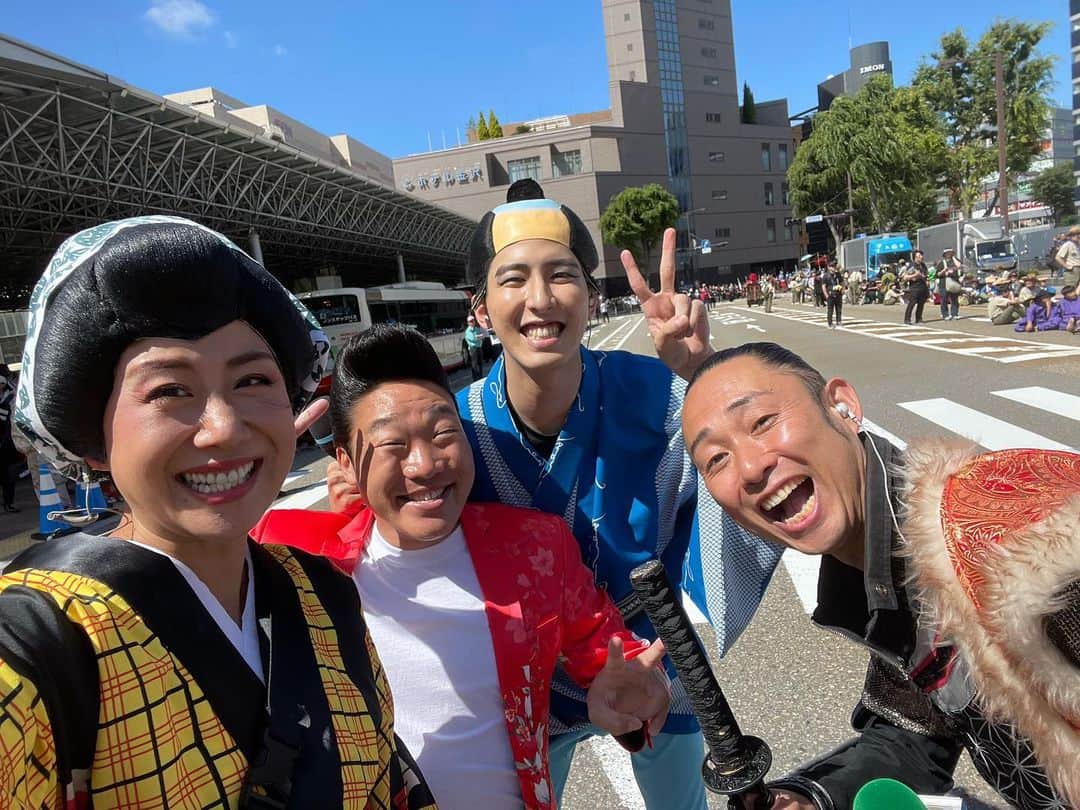 越村江莉のインスタグラム：「❤️なかよし❤️他局MIX 途中から4人で放送してるんかな?て慶次郎殿が言っていたでござるよ。😆 みやぞんさんすごい素敵だったー❣️ ありがとうございましたー❤️❤️❤️」