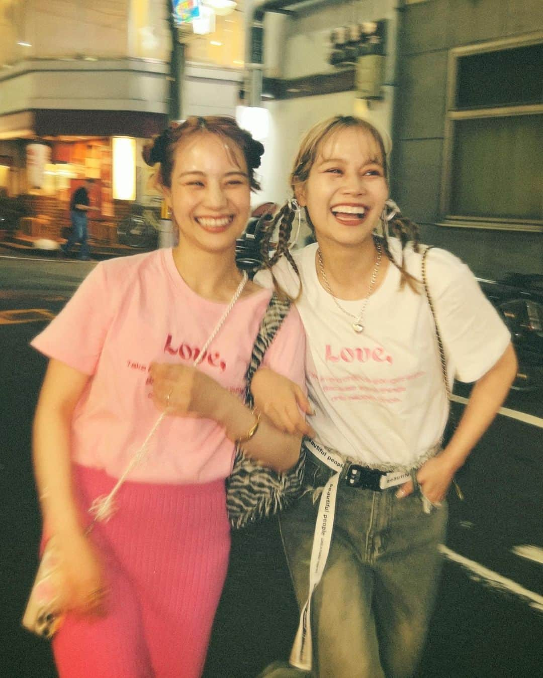 安中亜美さんのインスタグラム写真 - (安中亜美Instagram)「ㅤㅤㅤㅤㅤㅤㅤㅤㅤㅤㅤㅤㅤ バースデー当日はBLACK PINKのライブへ❤️‍🔥 前回行った時から3年半も経ったなんて🥹 今回もめちゃくちゃ可愛くてパワーもらった😭💓  めちゃくちゃ楽しかったのが伝わる ご機嫌な写真ばっかり😂❤️ 夜は大好きなじねんでお寿司まで食べて なんて幸せな一日😮‍💨👏  ふみも誕生日おめでとう🎀 これからも人生共に歩んでいこうね🪄  #誕生日の思い出#楽しかった#30代突入#30歳#誕生日#ハッピーバースデー#ブラックピンク#blackpink #ライブ#ブラックピンクライブ#ライブコーデ#blackpinklive」6月4日 19時53分 - amitwinsworld