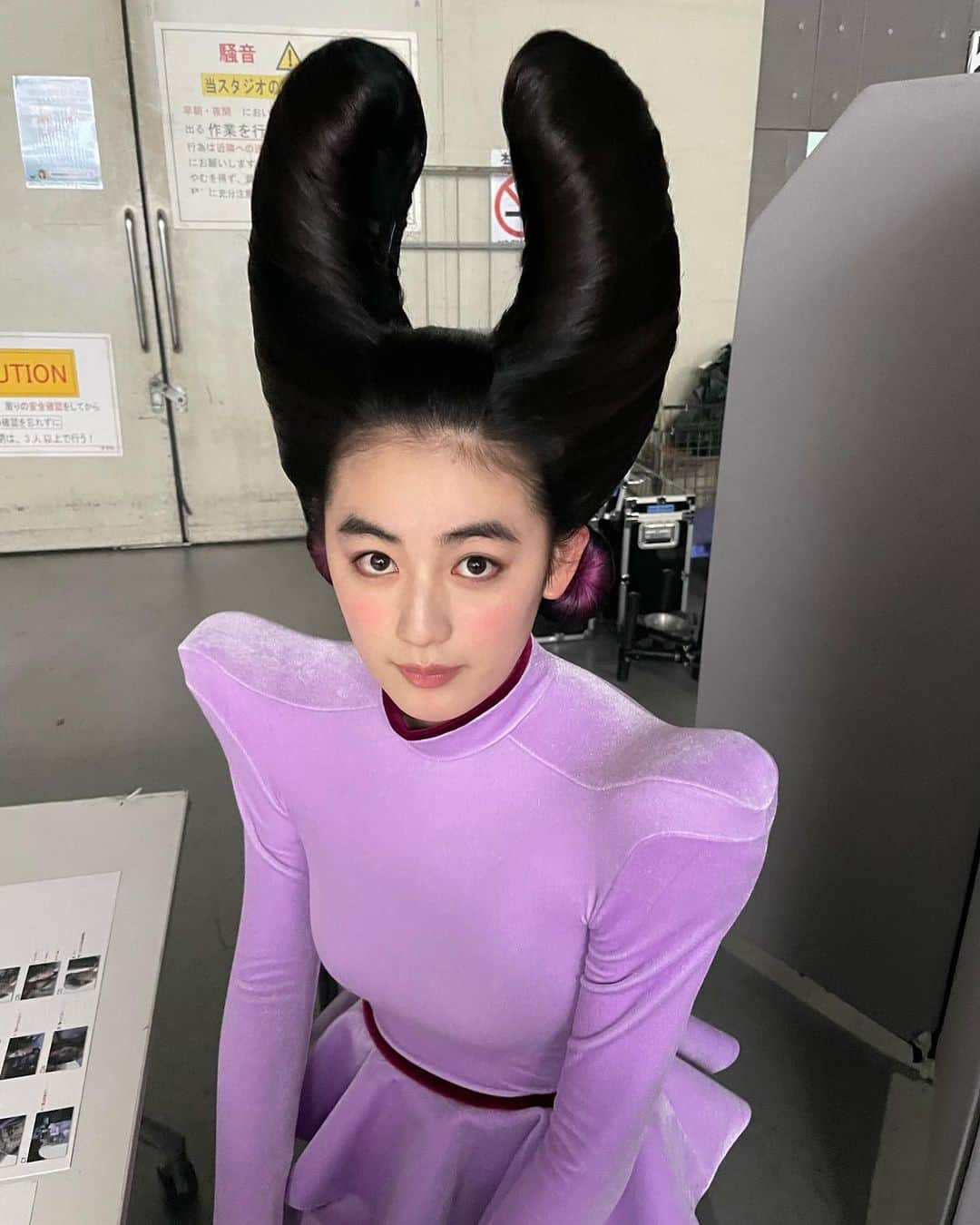 八木莉可子さんのインスタグラム写真 - (八木莉可子Instagram)「レバテック オフショット👽💻  素敵すぎるヘアとメイクを作って下さったのは @shinji_konishi さん👏🏻✨  #レバテック #君の夢はなんだ」6月4日 19時59分 - yagirikaco_official