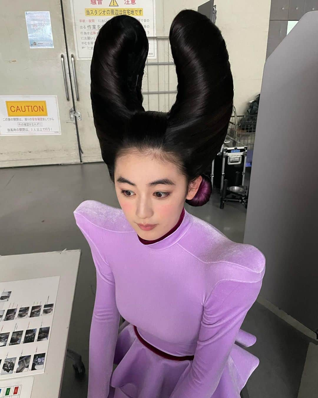 八木莉可子さんのインスタグラム写真 - (八木莉可子Instagram)「レバテック オフショット👽💻  素敵すぎるヘアとメイクを作って下さったのは @shinji_konishi さん👏🏻✨  #レバテック #君の夢はなんだ」6月4日 19時59分 - yagirikaco_official