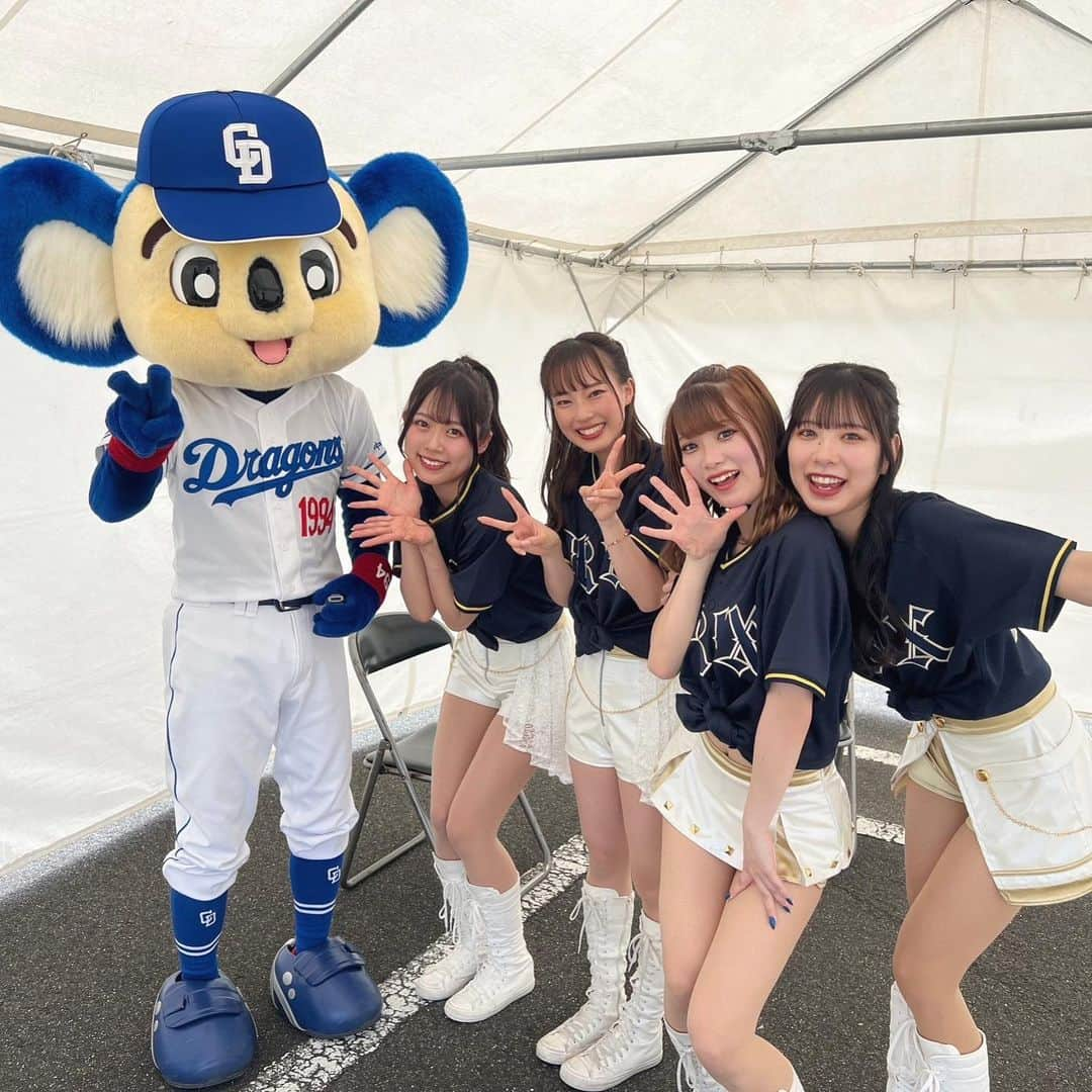 REINAさんのインスタグラム写真 - (REINAInstagram)「⁡ ⁡ ⁡ ⁡ 遠征にて連勝！！！💫💫 ⁡ 嬉しすぎましたああああ💭♡ ⁡ ⁡ 2日間あっという間でしたが、 現地で皆さまと喜びを分かち合うことが出来て すごく嬉しかったです🥰🥰🥰 ⁡ ⁡ 2019年振りの遠征… 本当に素敵な思い出が沢山できました🌼 ありがとうございました＾＾ ⁡ ⁡ バンテリンドーム ナゴヤ また行きたいです🩵🩵 ⁡ ⁡ ⁡ ⁡ ⁡ ⁡ ⁡ ⁡ ⁡ ⁡ ⁡ ⁡ ⁡ #オリックス #BsGirls #Bs2023 #NPB #ORIX #buffaloes #プロ野球 #baseball #野球 #野球好き #オリ姫 #インスタ野球女子 #京セラドーム大阪 #オリックスバファローズ #バンテリンドームナゴヤ #遠征 #連勝 #BsGirls10th💎 #instalike #like4like #followme  #reina_bsgirls #reina_360  #SMILE全開 #🌼 #🐰 #🥐」6月4日 20時00分 - reina_bsgirls_360