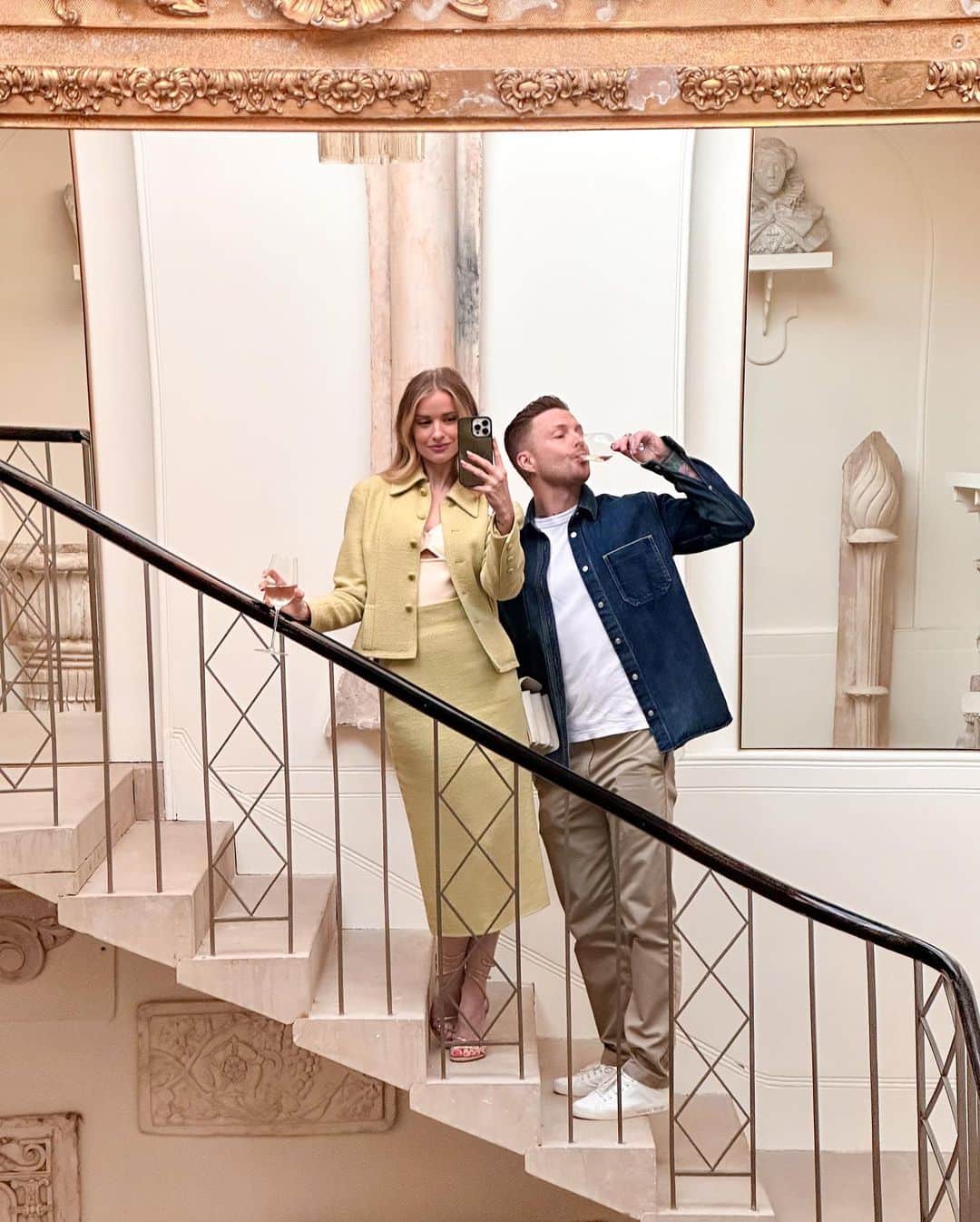 ビクトリアのインスタグラム：「My wish came true. RH is launching a UK site next week after I’ve lusted over their chic US interiors for years. They’ve set up their English hub at Aynhoe, so me and the husband were invited to their huge launch night to get some inspo for our new @frowstudio plus the office redesign at @frowhome. Figured I’d pull out the vintage Chanel suit for the occasion  #rhengland #rh #chanelsuit」