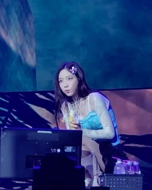 TAEYEONのインスタグラム：「귀여워 ㅠㅠ🍌🐰  @taeyeon_ss  #태연 #TAEYEON #TheODDofLOVE_SeoulDay2」